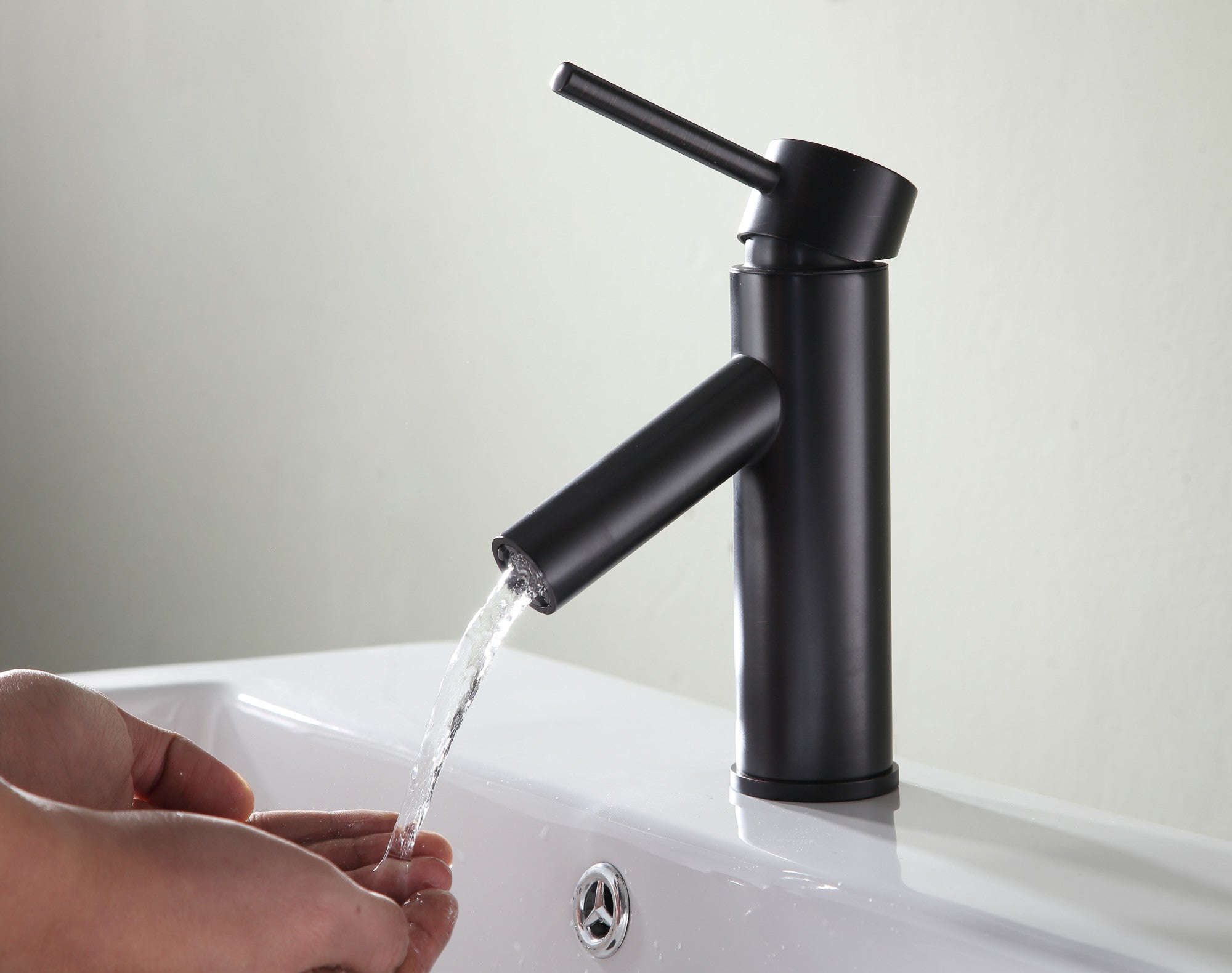 Valle Single Hole Single Handle Bathroom Faucet in Oil Rubbed Bronze — thumbnail 3