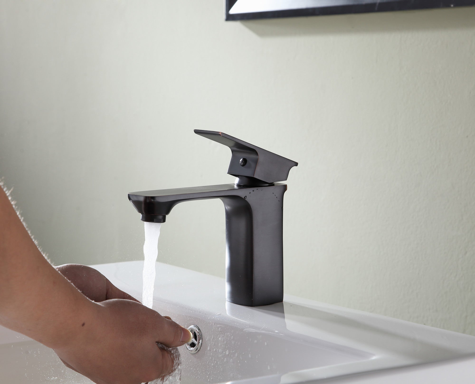 Promenade Single Hole Single Handle Bathroom Faucet in Oil Rubbed Bronze — thumbnail 3