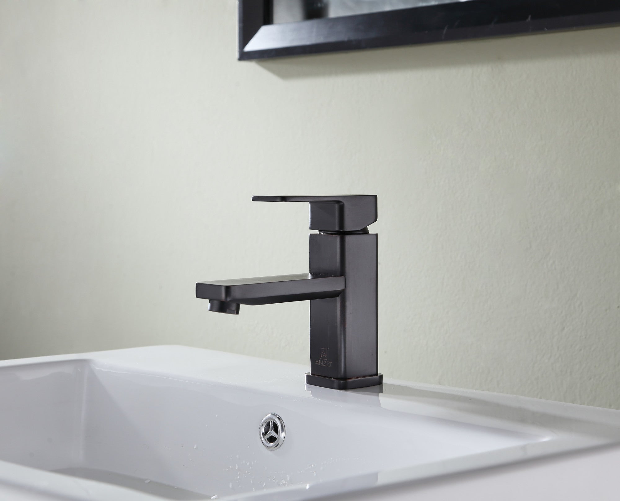 Naiadi Single Hole Single Handle Bathroom Faucet in Oil Rubbed Bronze — thumbnail 2