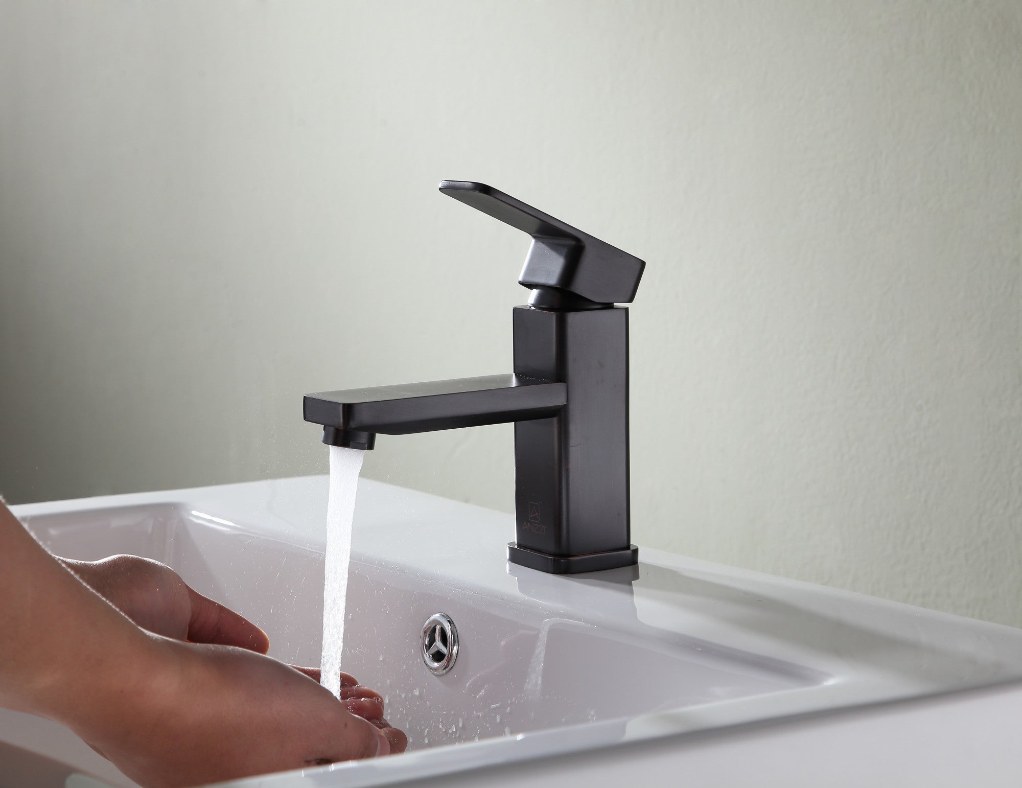 Naiadi Single Hole Single Handle Bathroom Faucet in Oil Rubbed Bronze — thumbnail 3