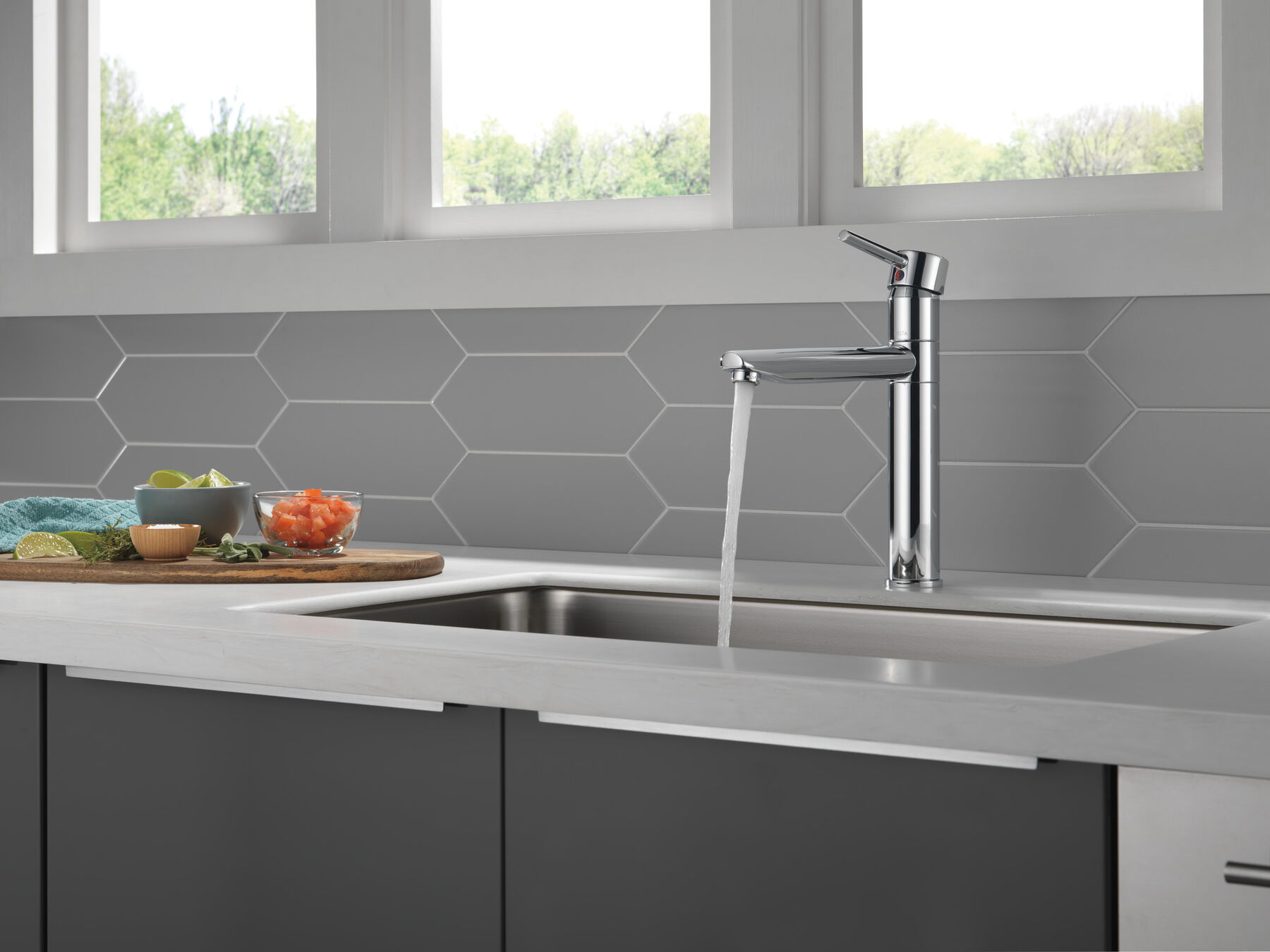 Single Handle Kitchen Faucet in Chrome 1159LF — thumbnail 2