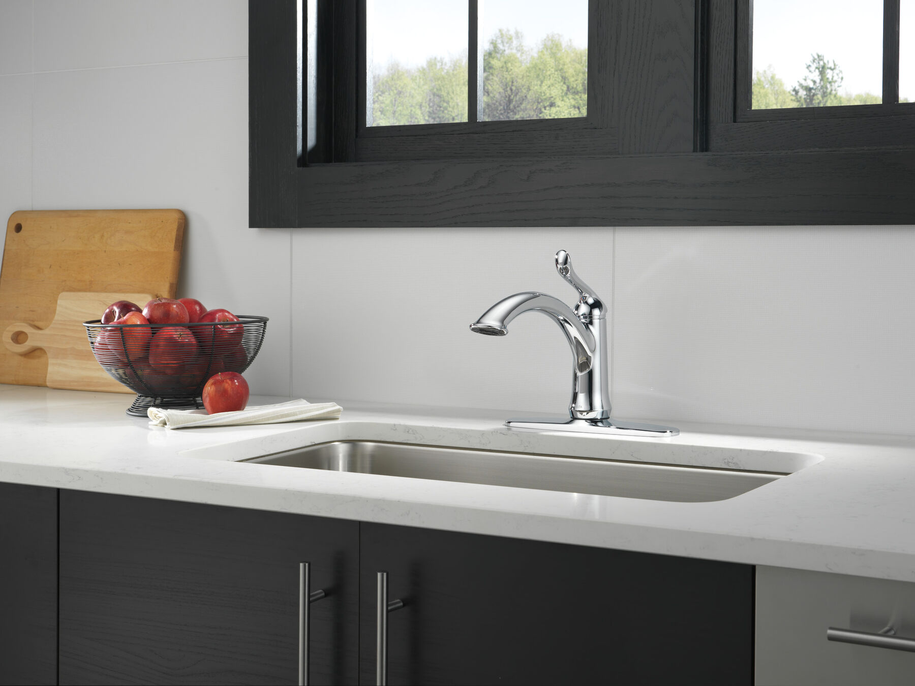 Single Handle Kitchen Faucet in Chrome — thumbnail 3