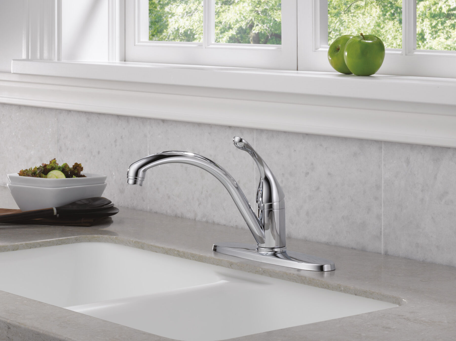Single Handle Kitchen Faucet in Chrome — thumbnail 2