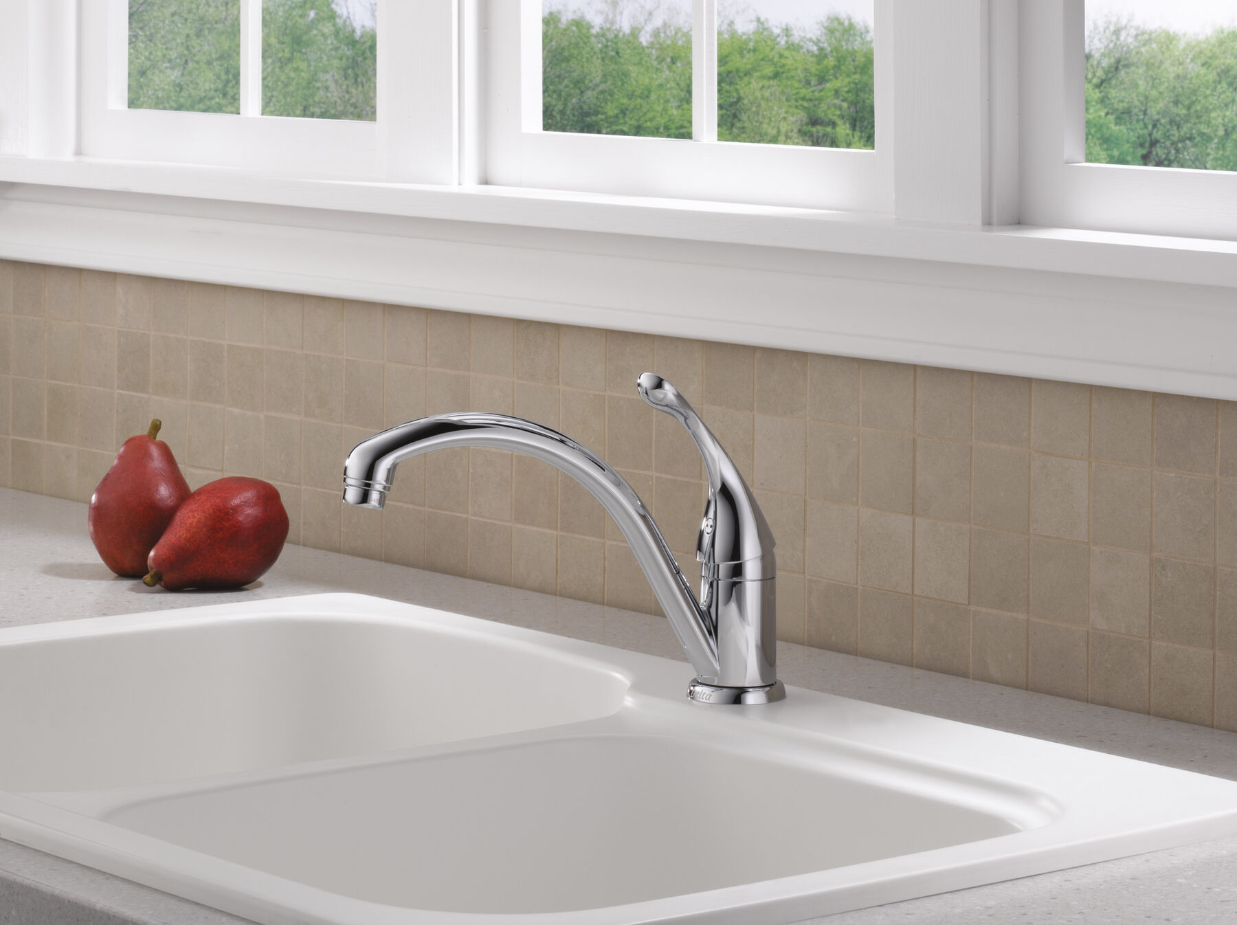 Single Handle Kitchen Faucet in Chrome — thumbnail 2