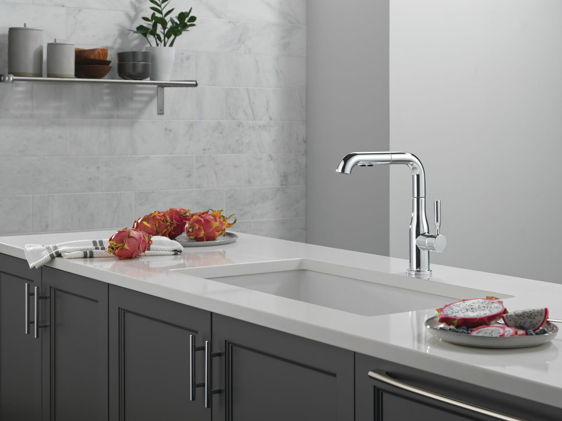 Single Handle Pull-Out Kitchen Faucet in Chrome — thumbnail 2