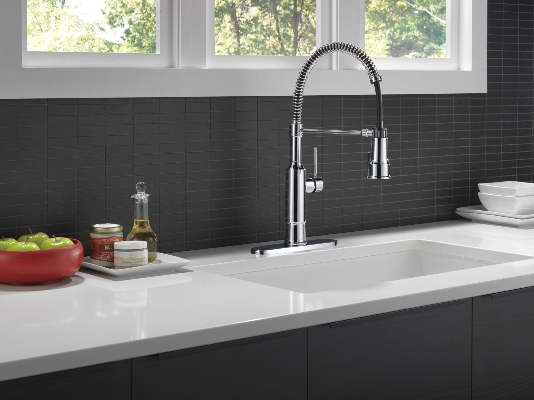 Single-Handle Pull-Down Spring Kitchen Faucet in Chrome — thumbnail 3