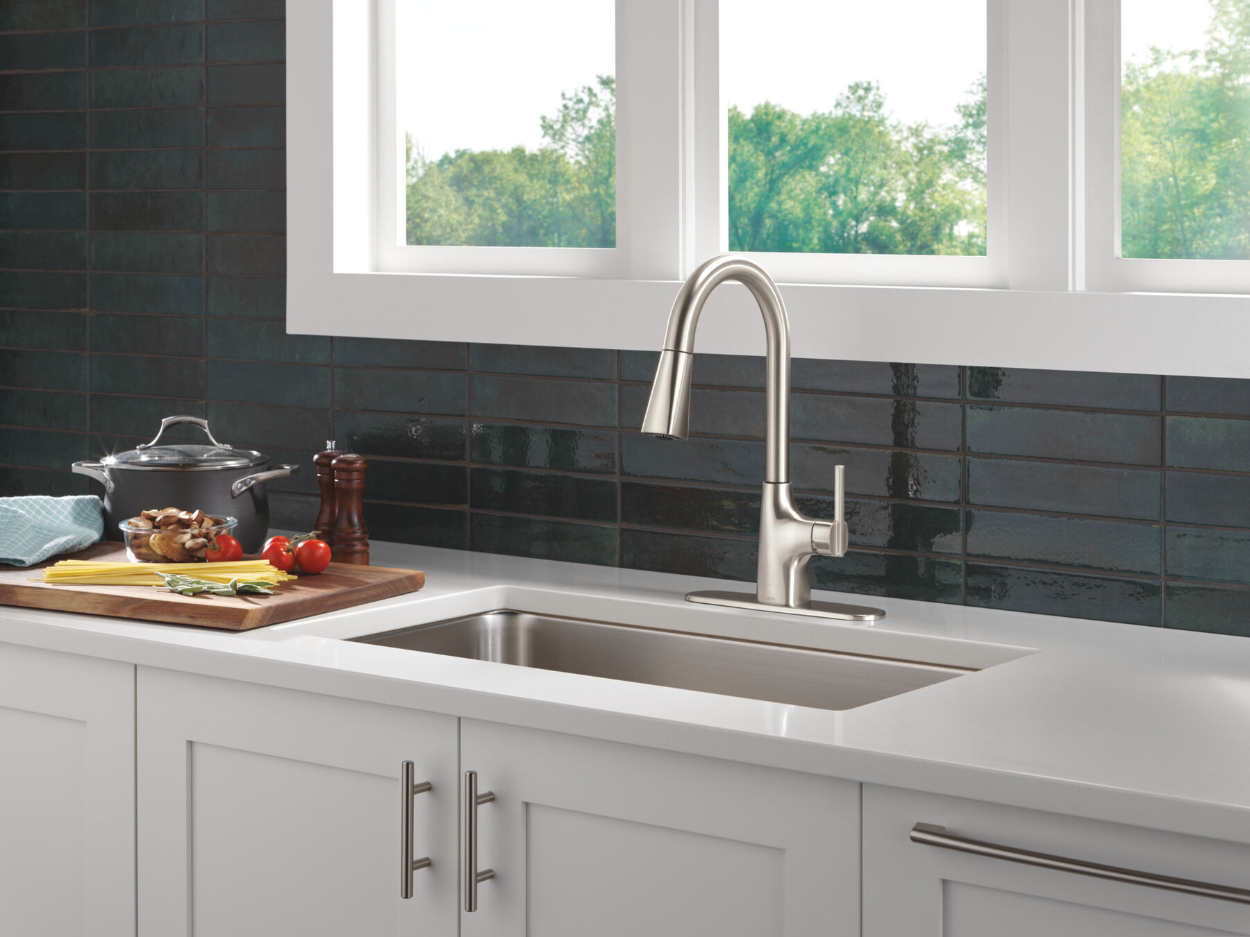 Single Handle Pull-Down Kitchen Faucet in Stainless — thumbnail 2