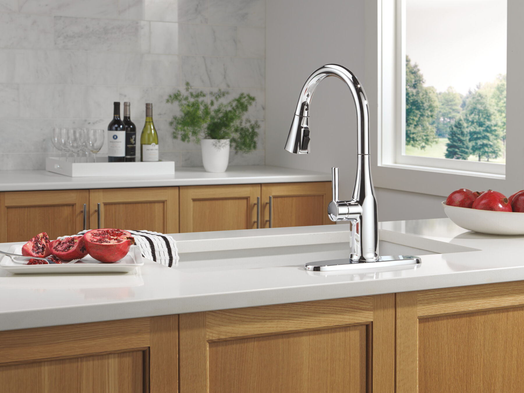Single Handle Pull-Down Kitchen Faucet in Chrome 19728LF — thumbnail 3