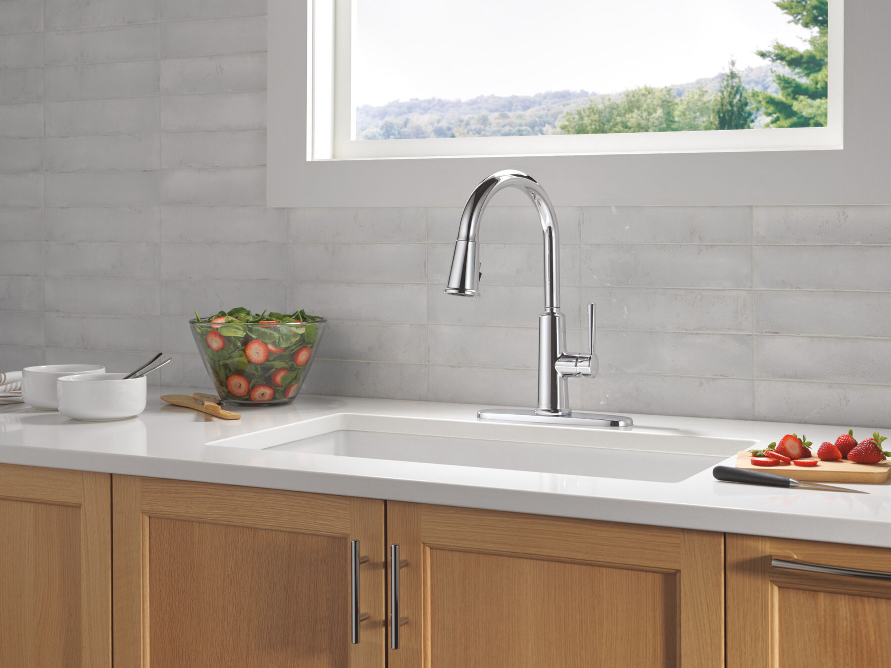 Single Handle Pull-Down Kitchen Faucet in Chrome 19730LF — thumbnail 3