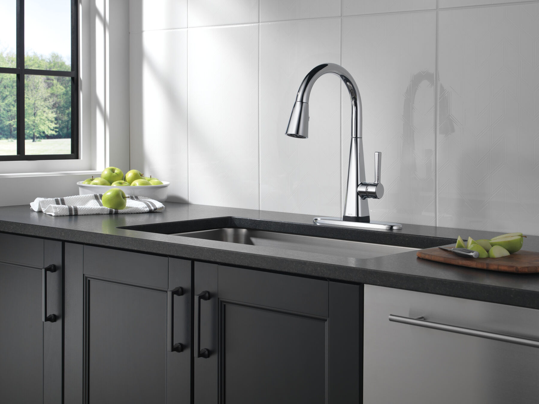 Single-Handle Pull-Down Kitchen Faucet with Touch2O® Technology in Chrome — thumbnail 3