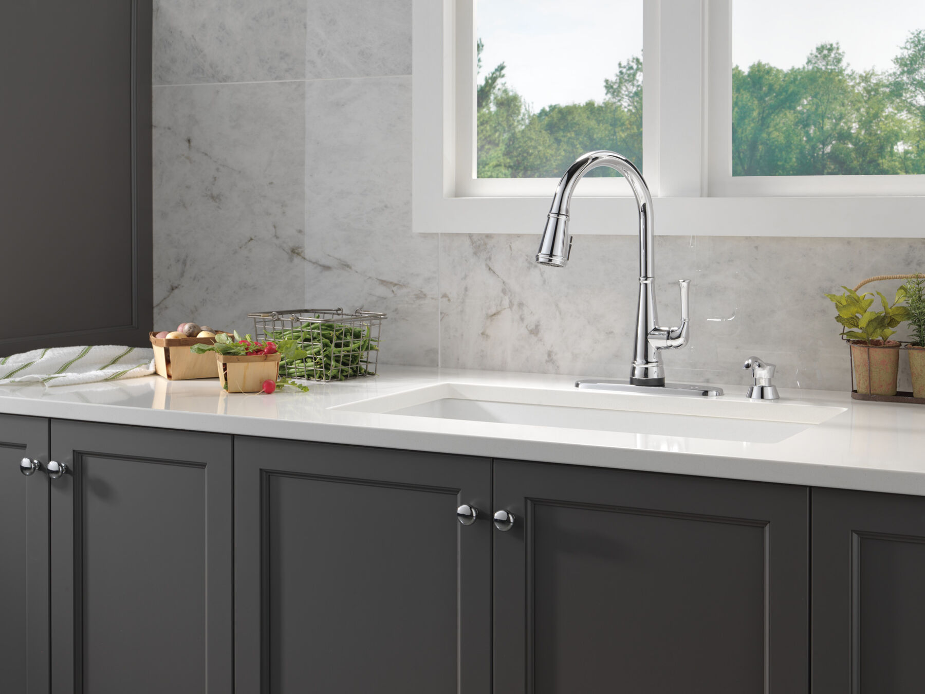 Single Handle Pull-Down Kitchen Faucet with Touch2O® Technology and ShieldSpray® Technologies in Chrome — thumbnail 2