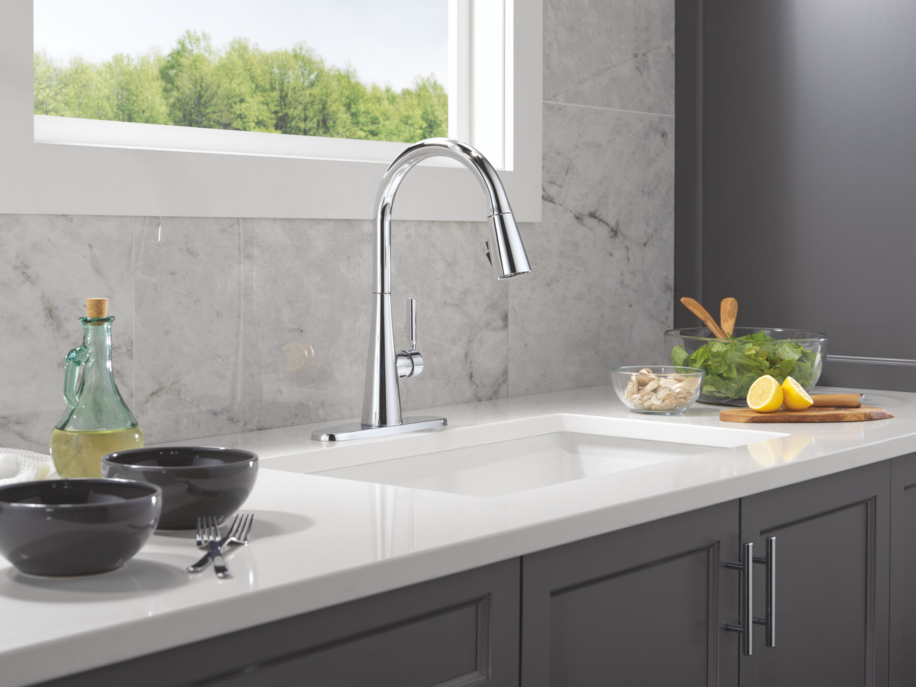 Single Handle Kitchen Pull-Down Faucet in Chrome — thumbnail 3