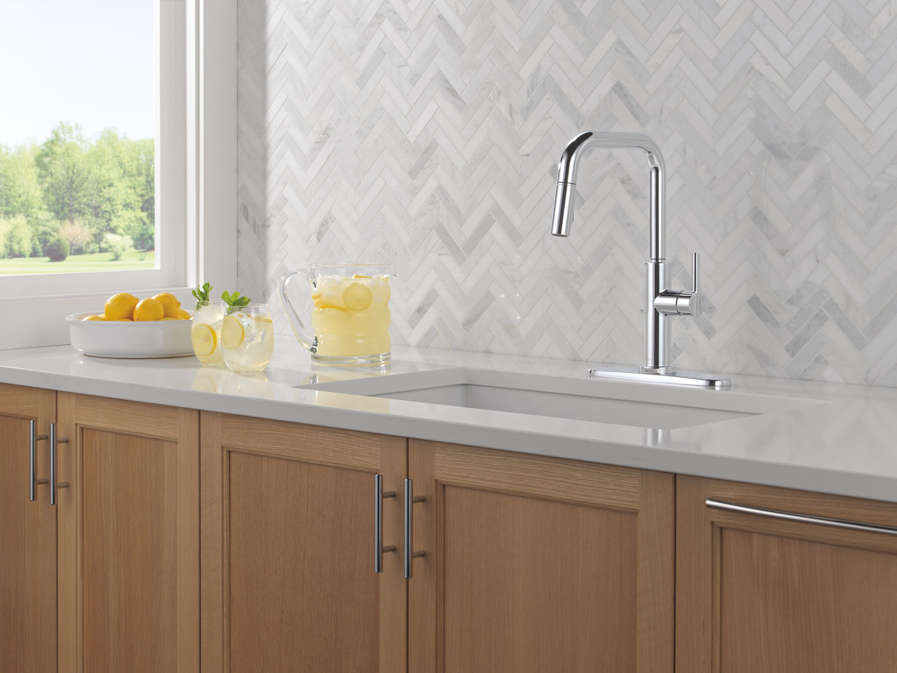 Single Handle Pull-Down Kitchen Faucet in Chrome 19868LF — thumbnail 3