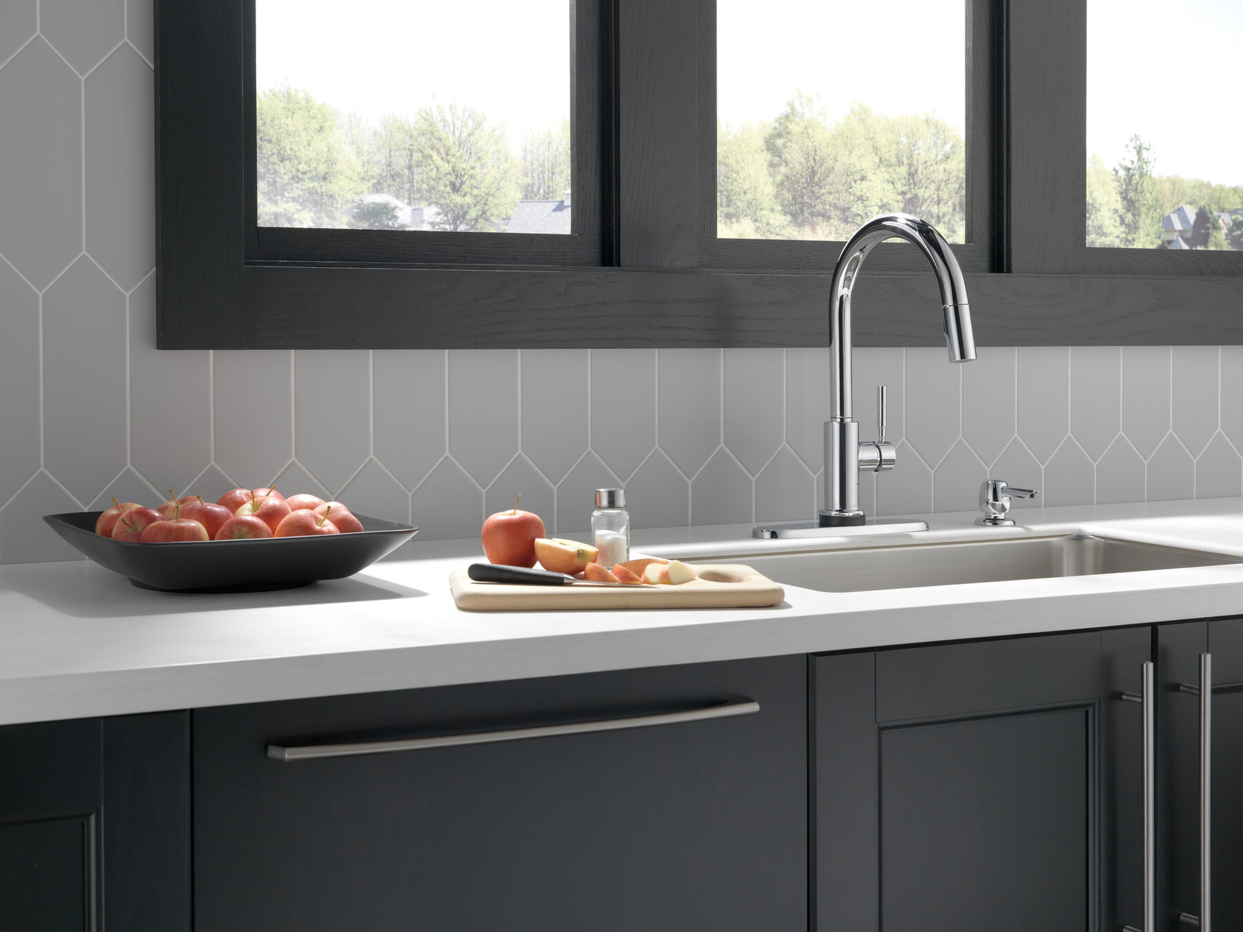 Single Handle Pull-Down Kitchen Faucet with Touch2O® Technologyand Soap Dispenser in Chrome — thumbnail 3