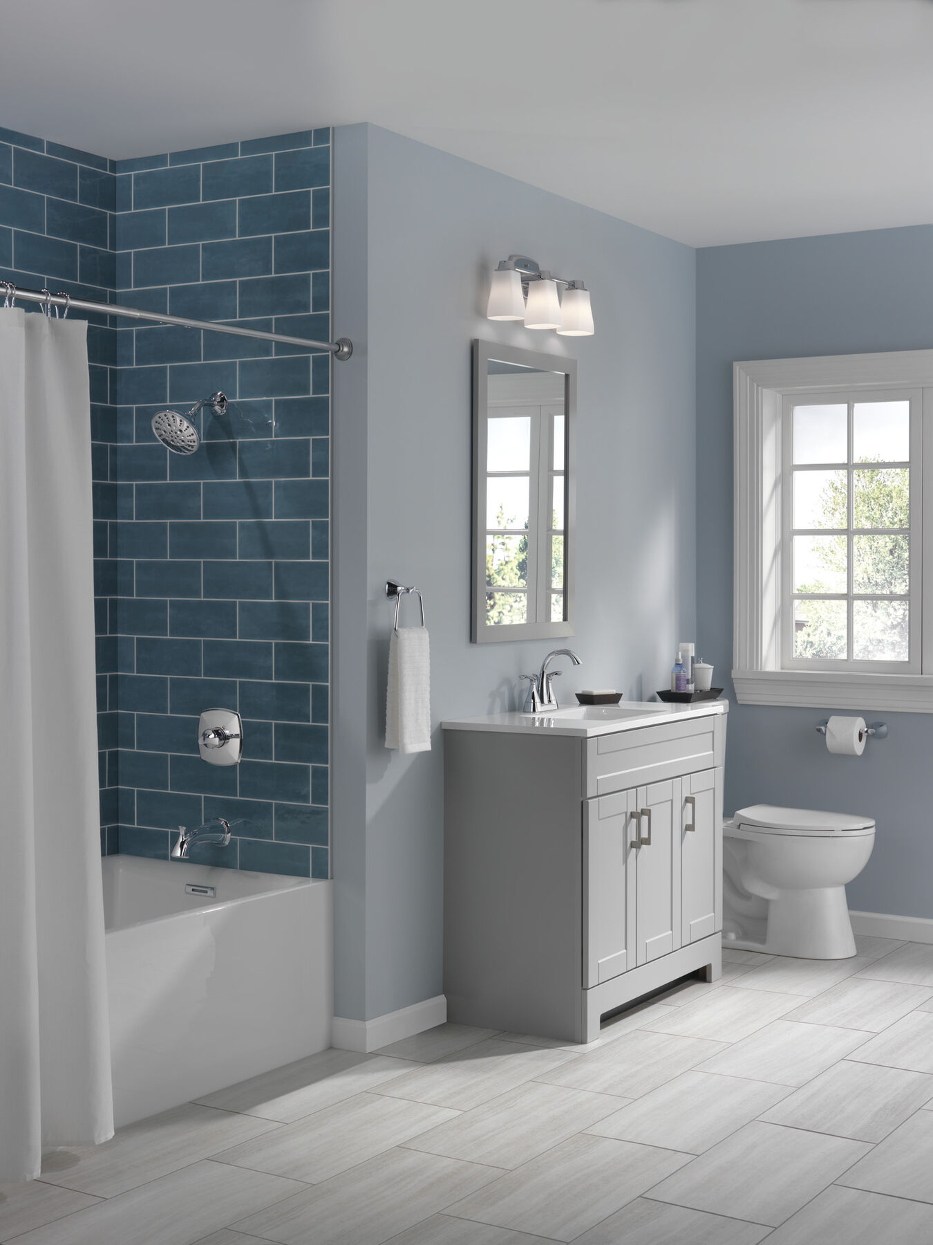 Two Handle Centerset Bathroom Faucet in Chrome 25748LF — thumbnail 2