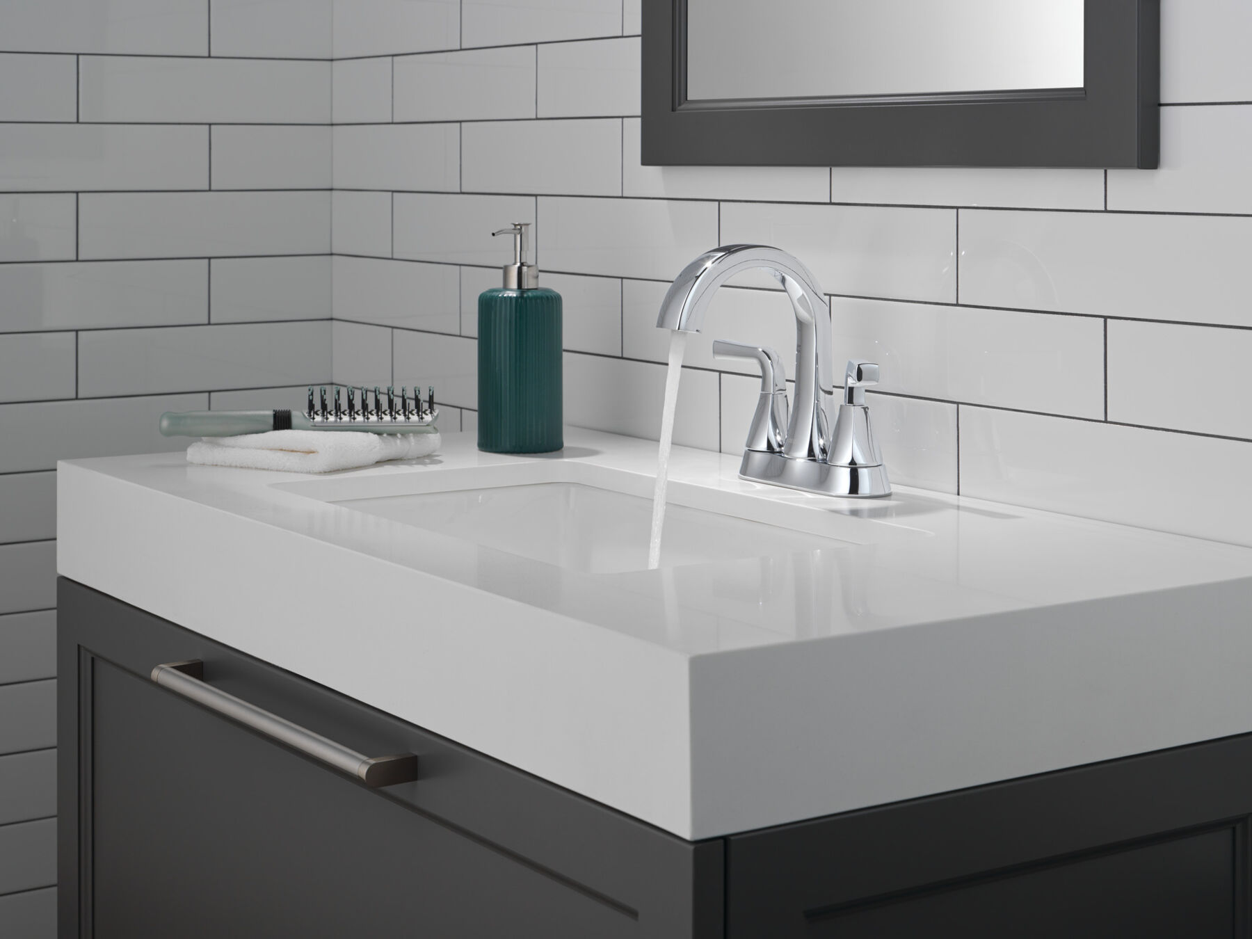 Two Handle Centerset Bathroom Faucet in Chrome 25828LF — thumbnail 2