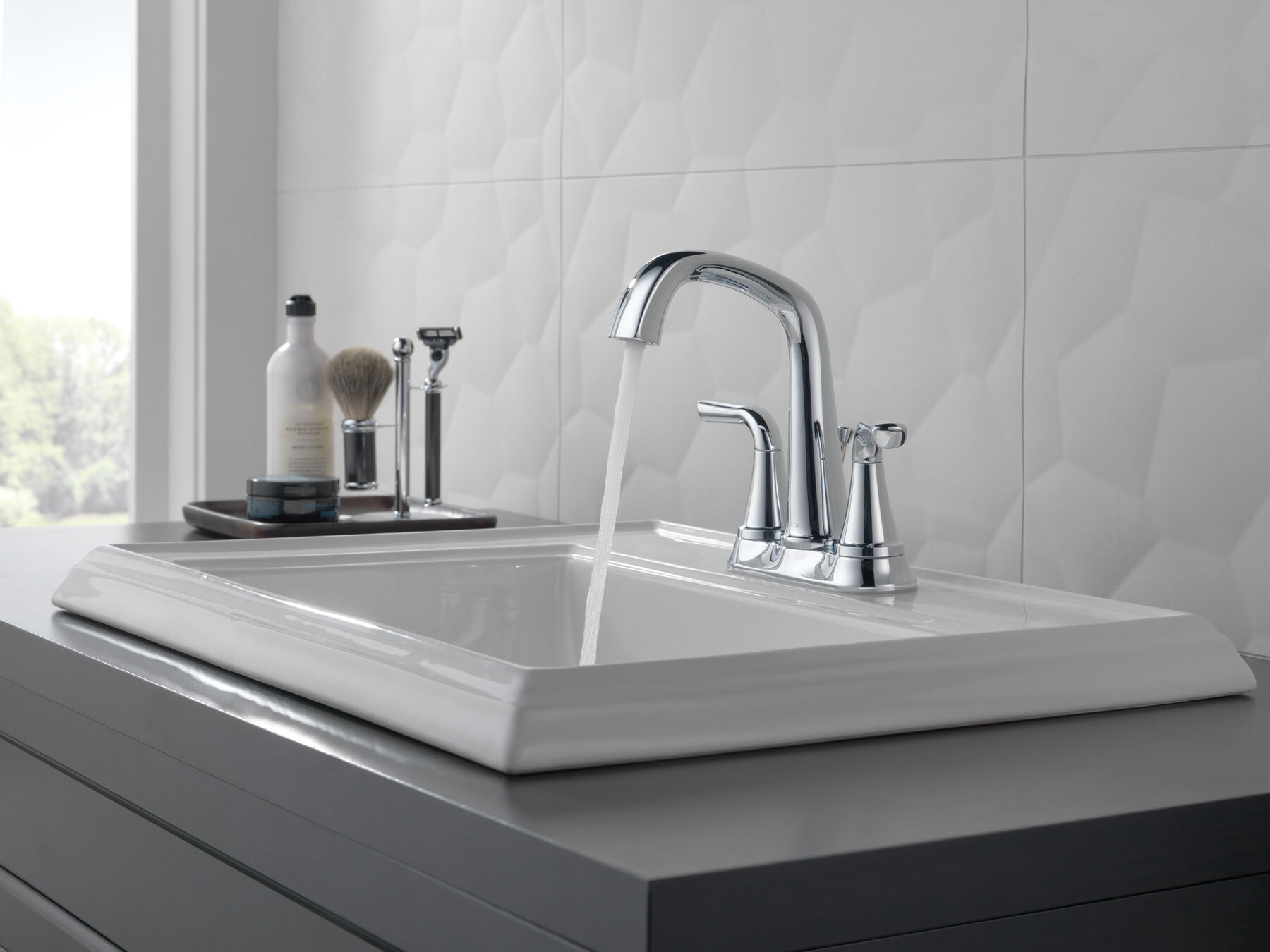 Two Handle Centerset Bathroom Faucet in Chrome 25890LF — thumbnail 3