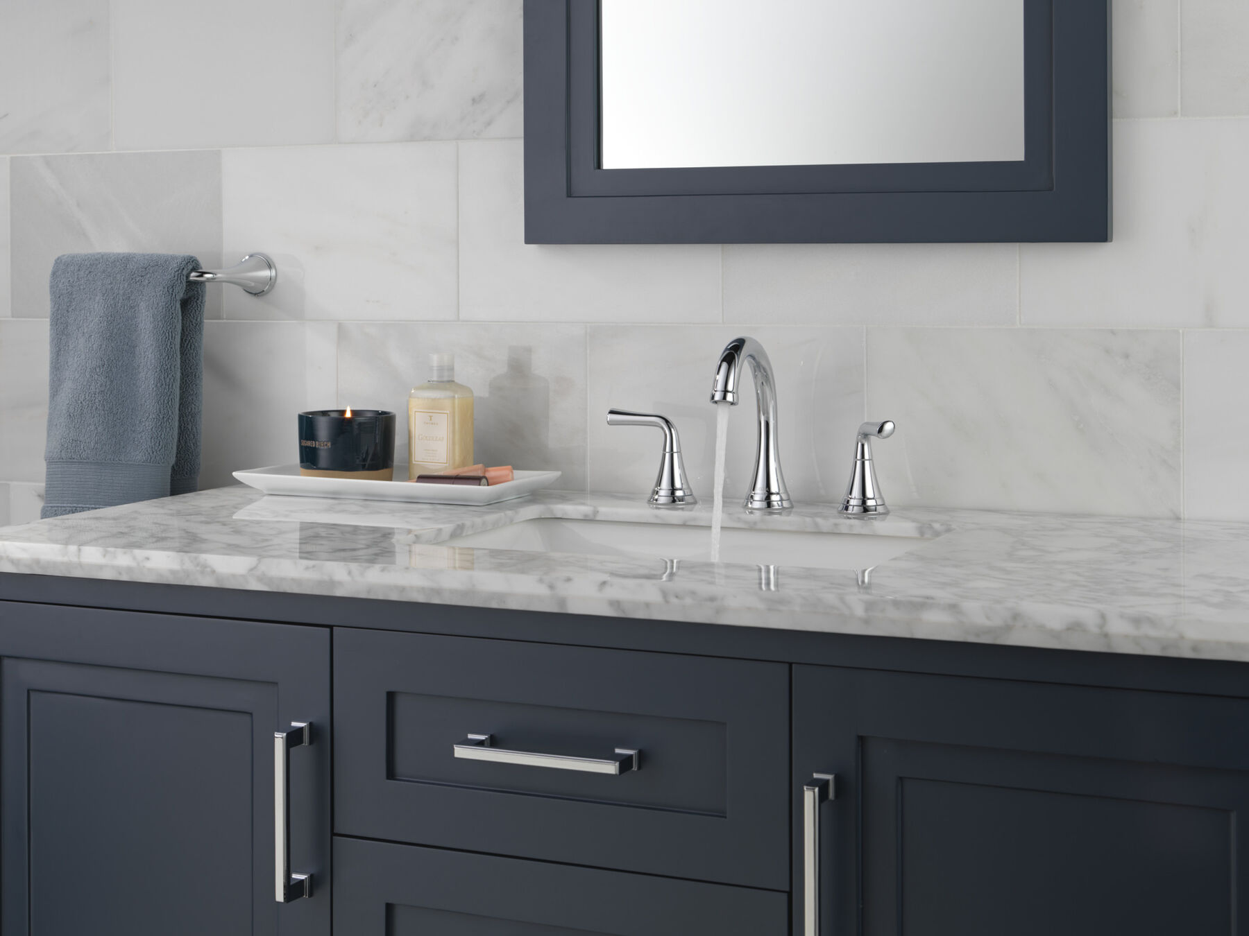 Two Handle Widespread Bathroom Faucet in Chrome — thumbnail 2