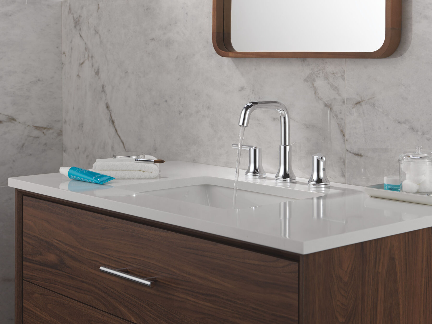 Two Handle Widespread Bathroom Faucet in Chrome — thumbnail 3