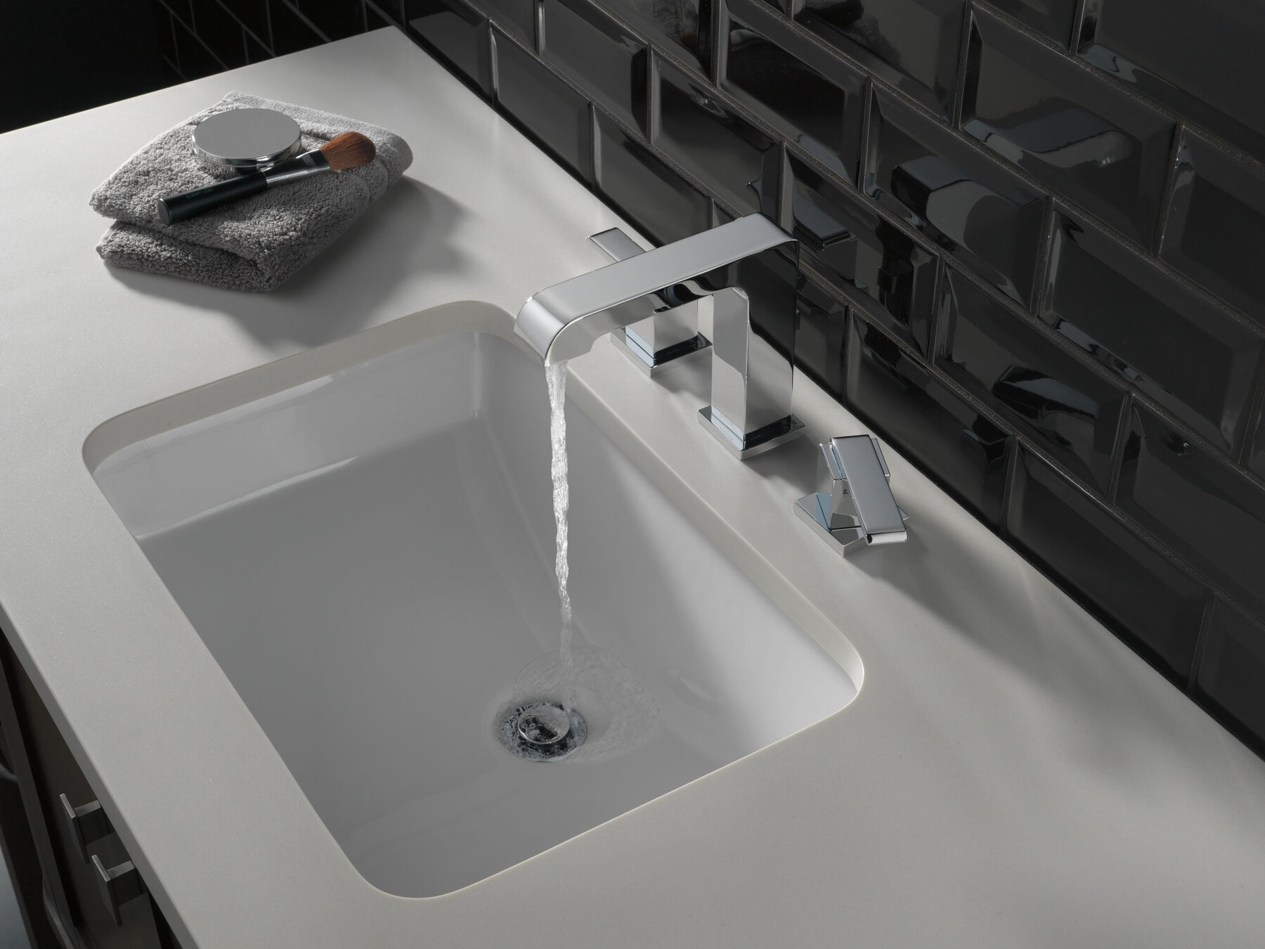 Two Handle Widespread Bathroom Faucet in Chrome — thumbnail 3