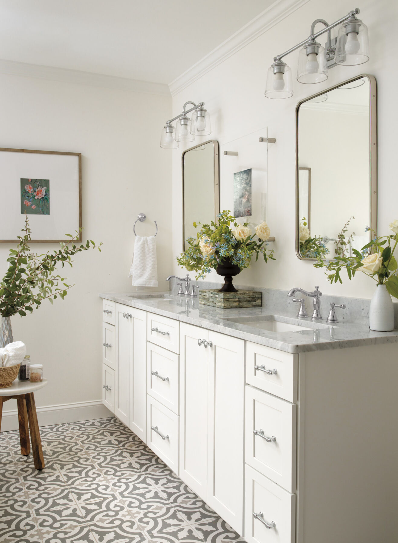 Two Handle Widespread Bathroom Faucet in Chrome — thumbnail 2