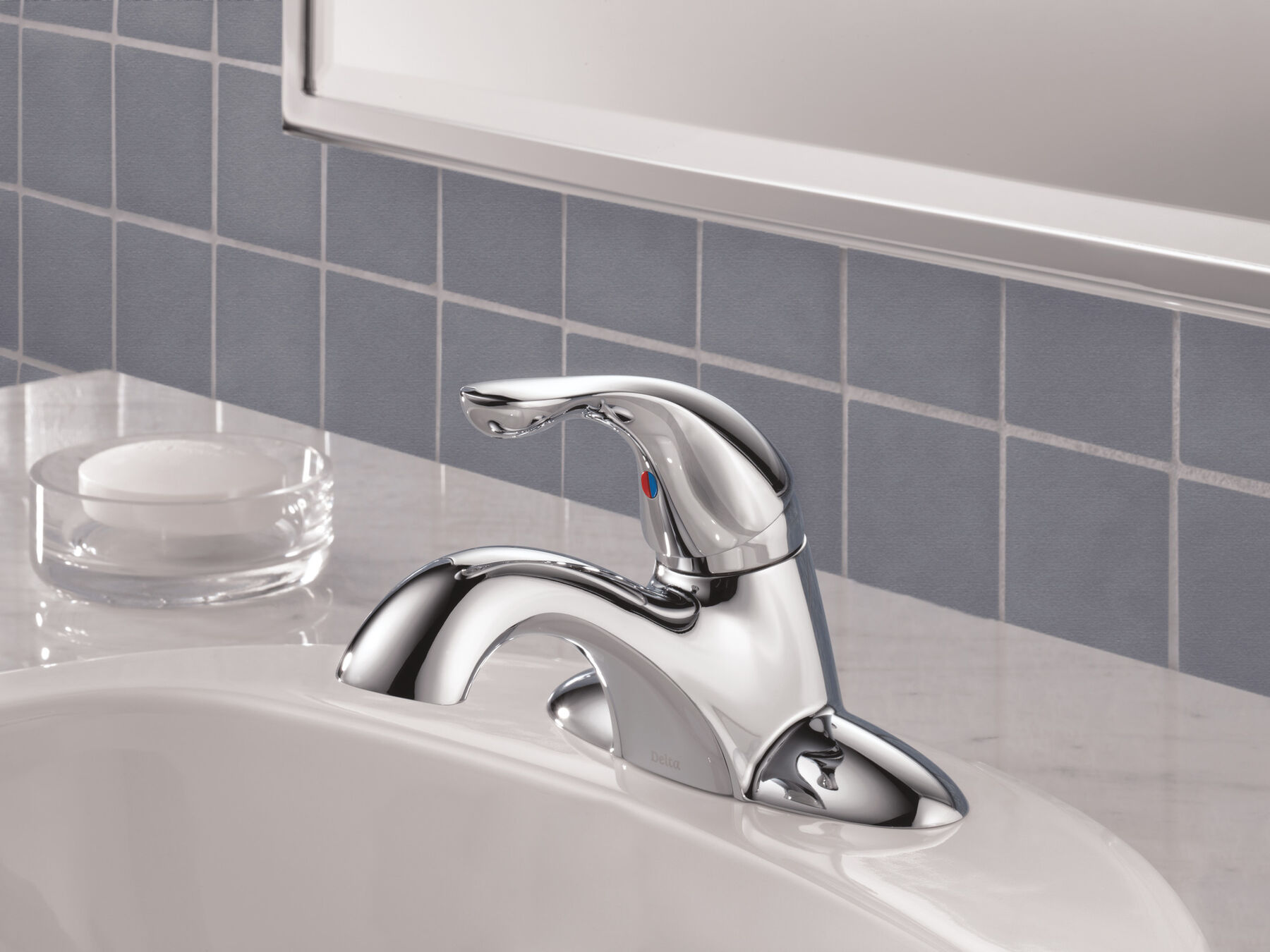 Single Handle Centerset Bathroom Faucet in Chrome — thumbnail 2
