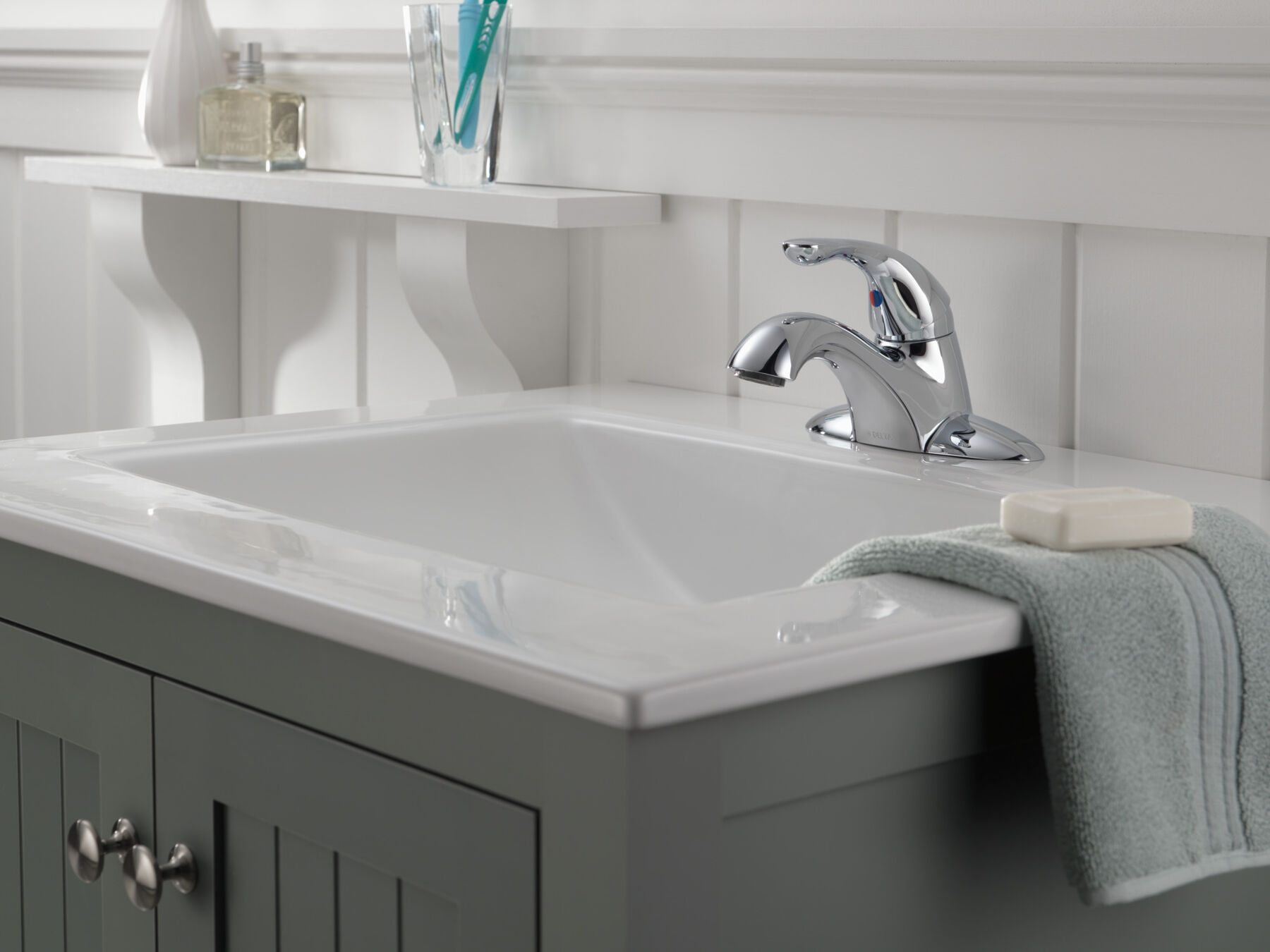 Single Handle Centerset Bathroom Faucet in Chrome — thumbnail 3