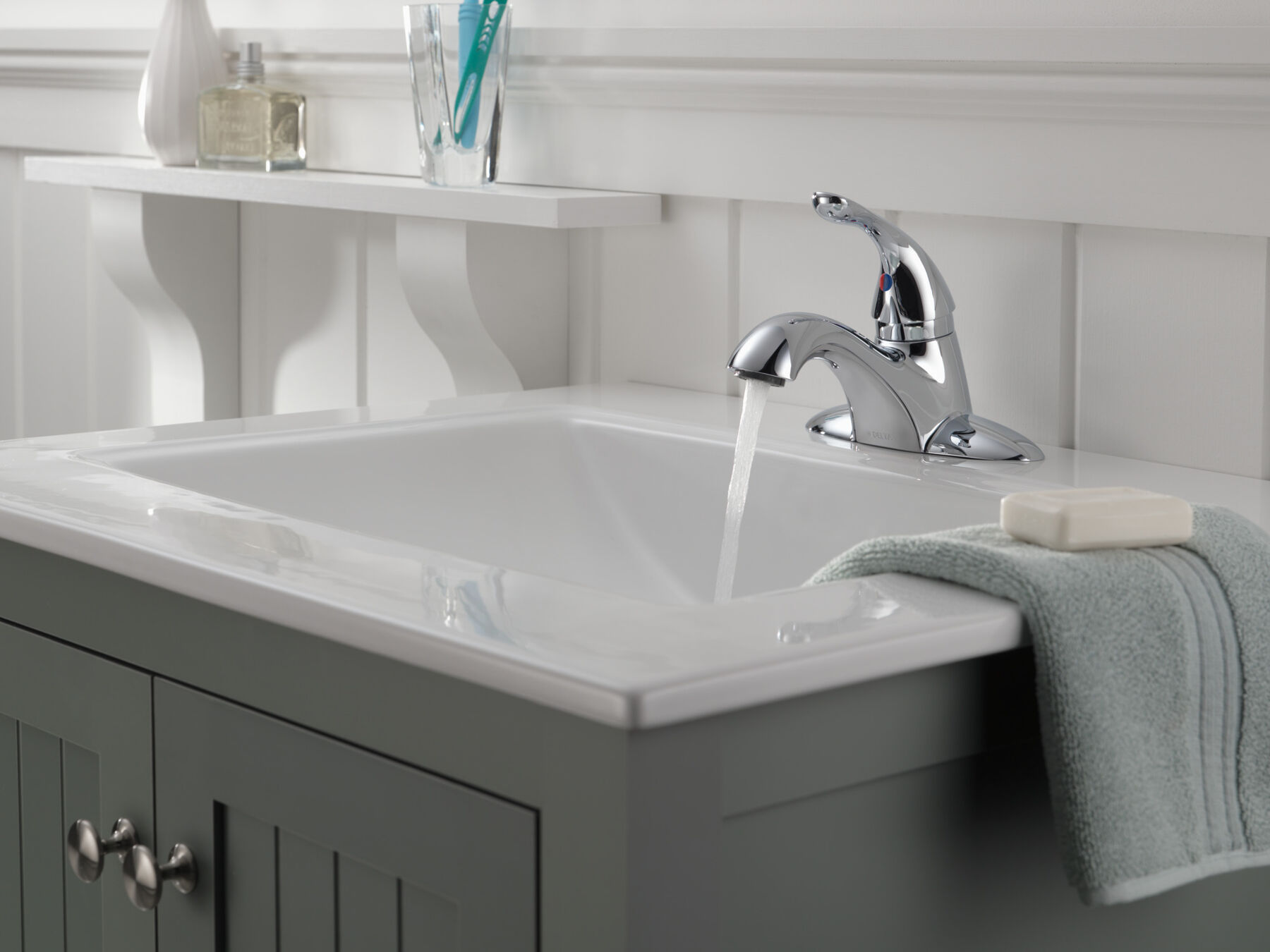 Single Handle Centerset Bathroom Faucet in Chrome — thumbnail 2