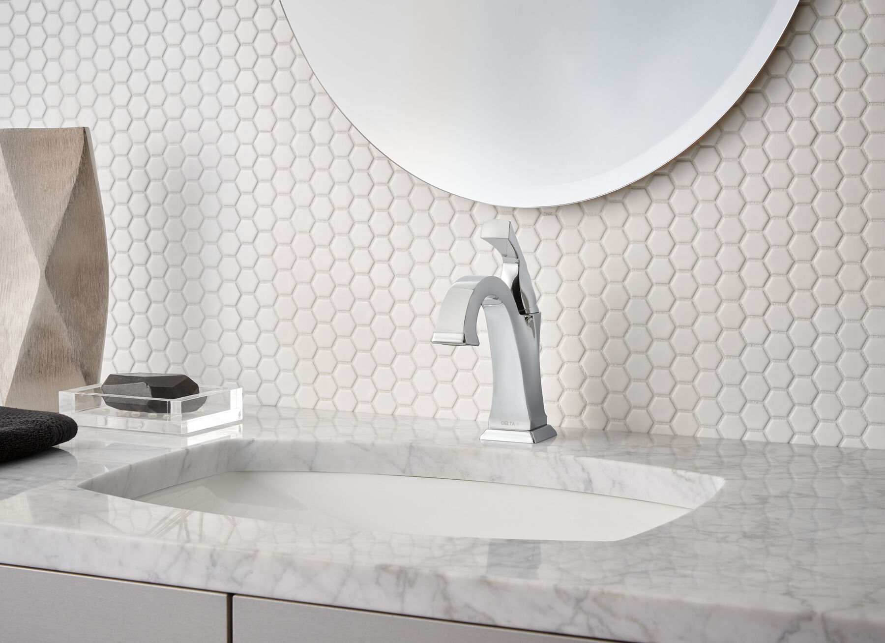 Single Handle Bathroom Faucet in Chrome — thumbnail 2