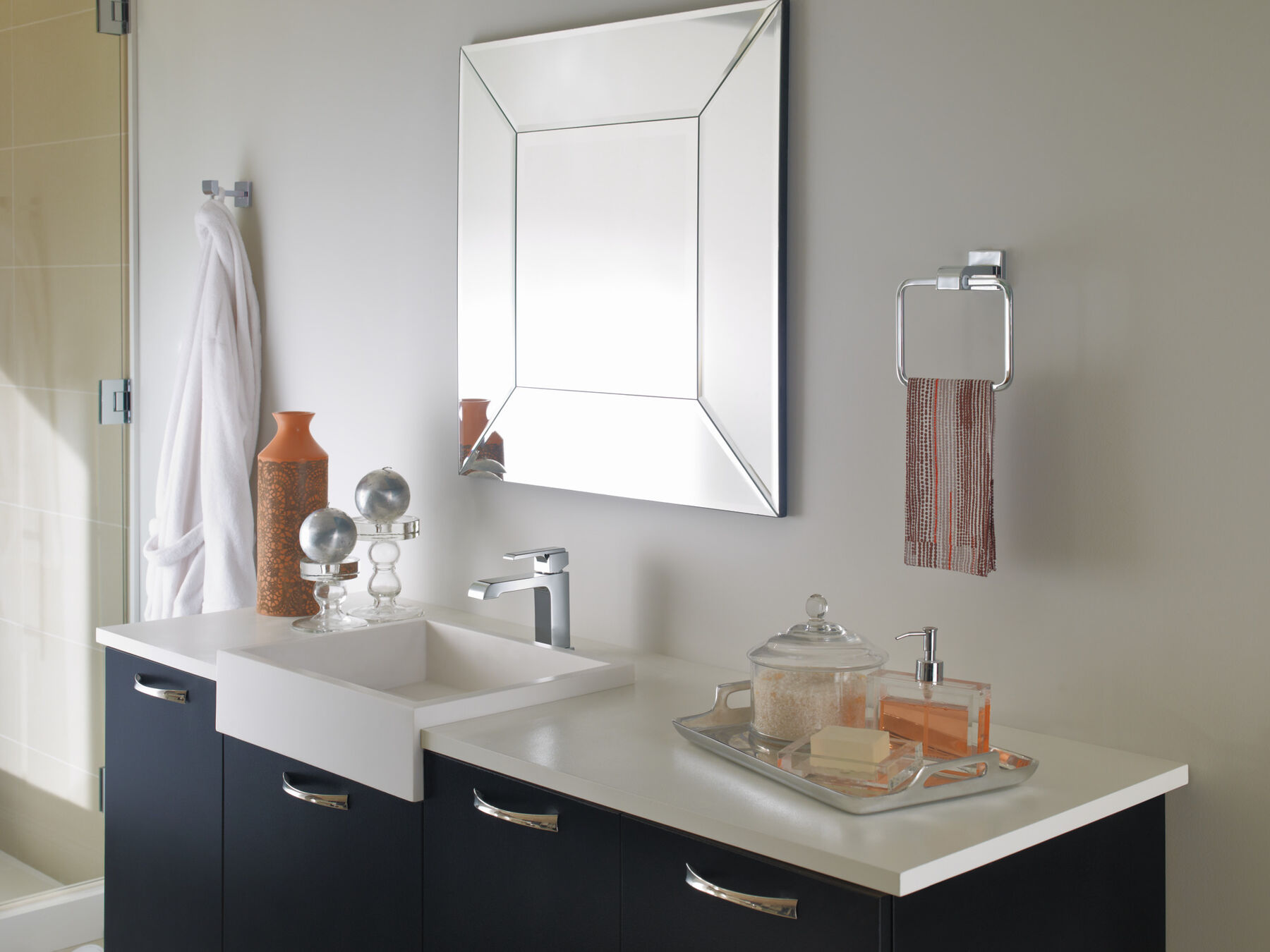 Single Handle Bathroom Faucet in Chrome — thumbnail 2