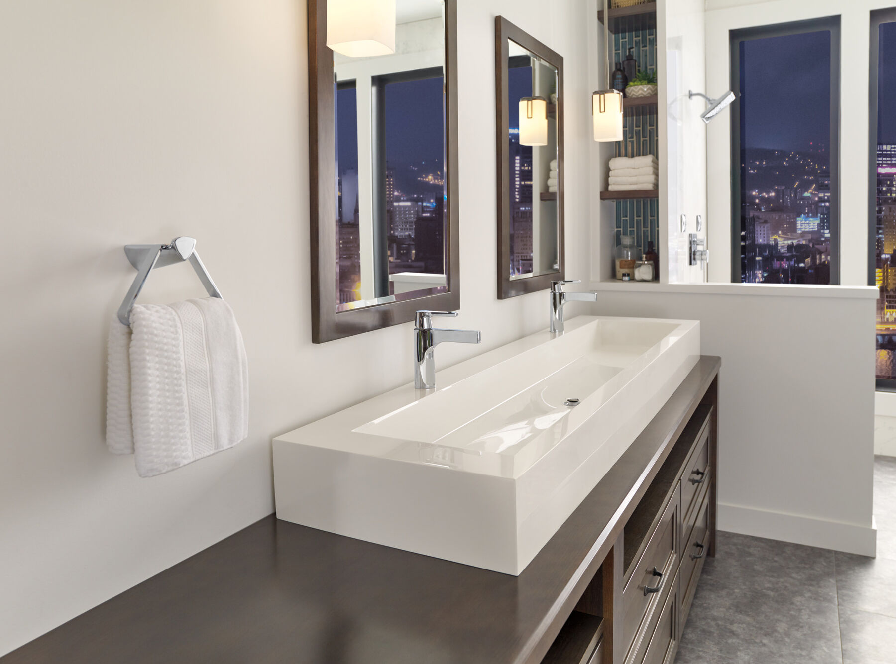 Single Handle Bathroom Faucet in Chrome — thumbnail 3