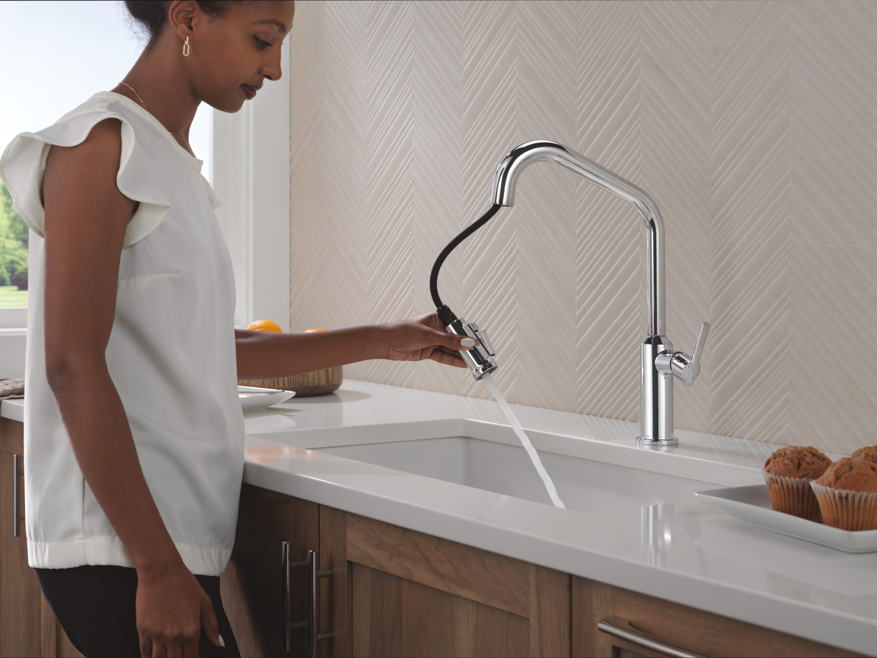 Single Handle Pull-Down Kitchen Faucet in Lumicoat® Chrome — thumbnail 3