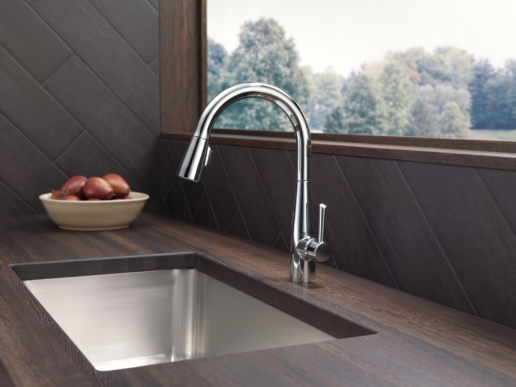 Single Handle Pull-Down Kitchen Faucet in Chrome — image 1