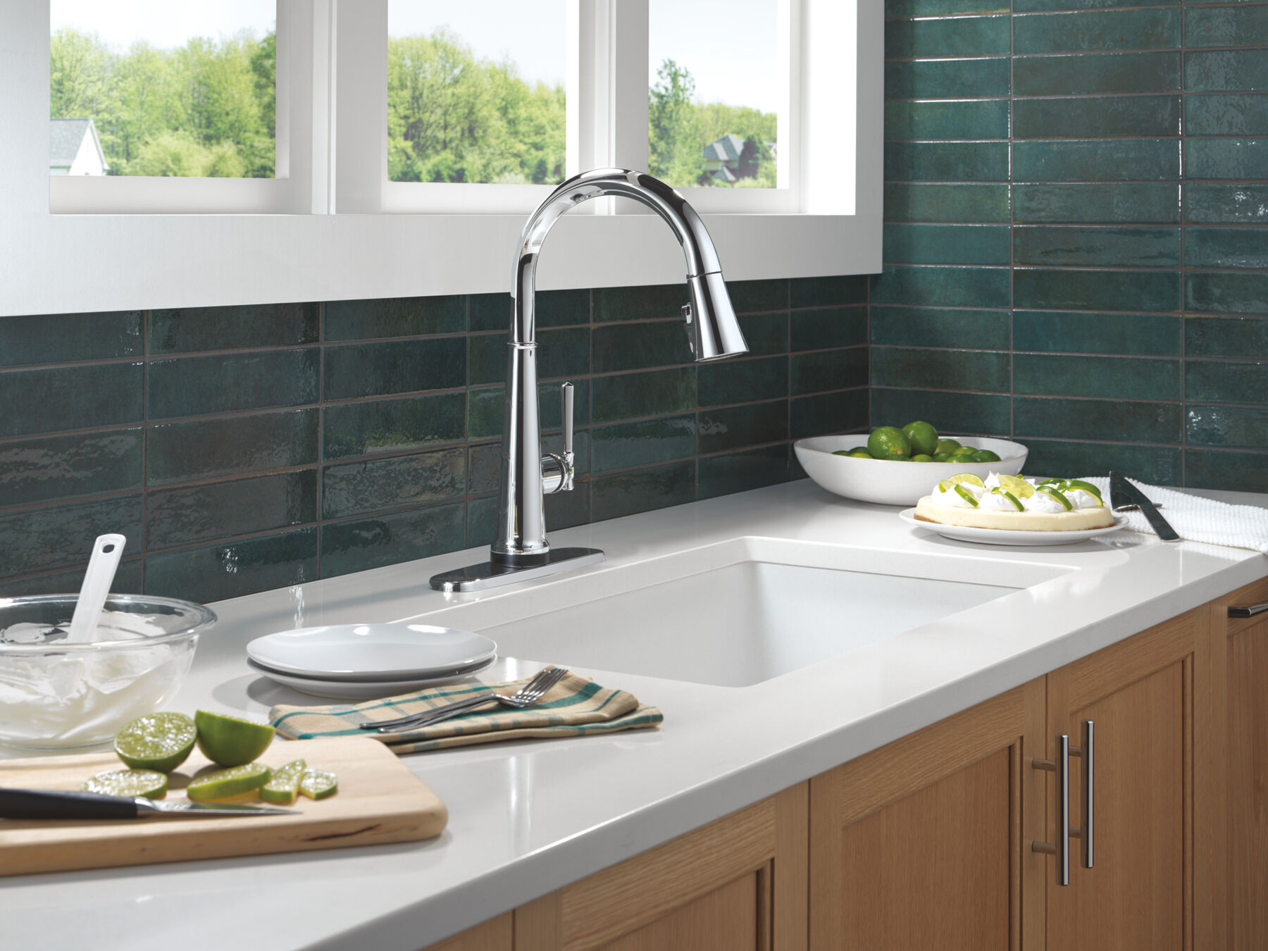 Touch2O® Technology Kitchen Faucet with Touchless Technology in Lumicoat® Chrome — thumbnail 3