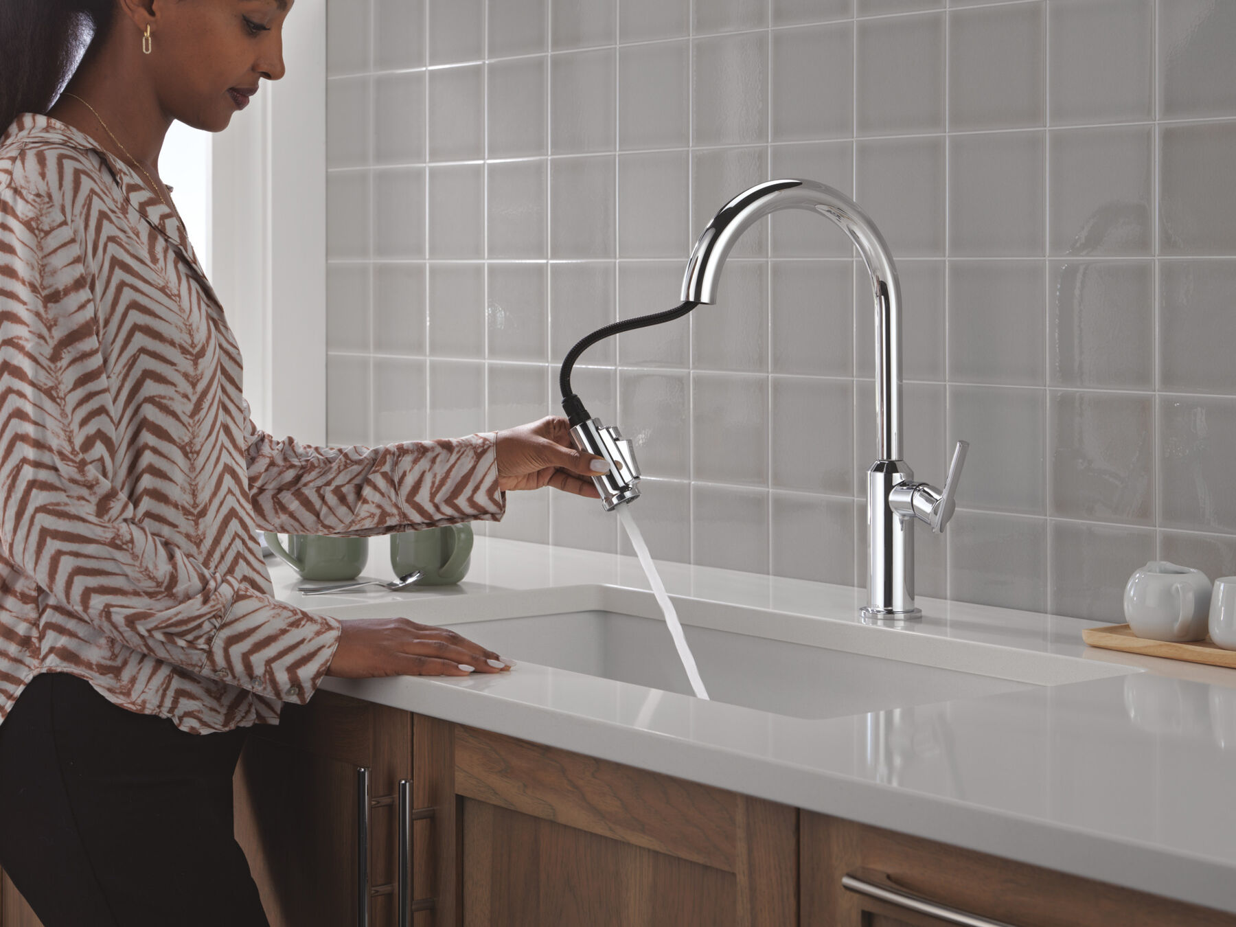 Single Handle Pull-Down Kitchen Faucet in Lumicoat® Chrome — thumbnail 3