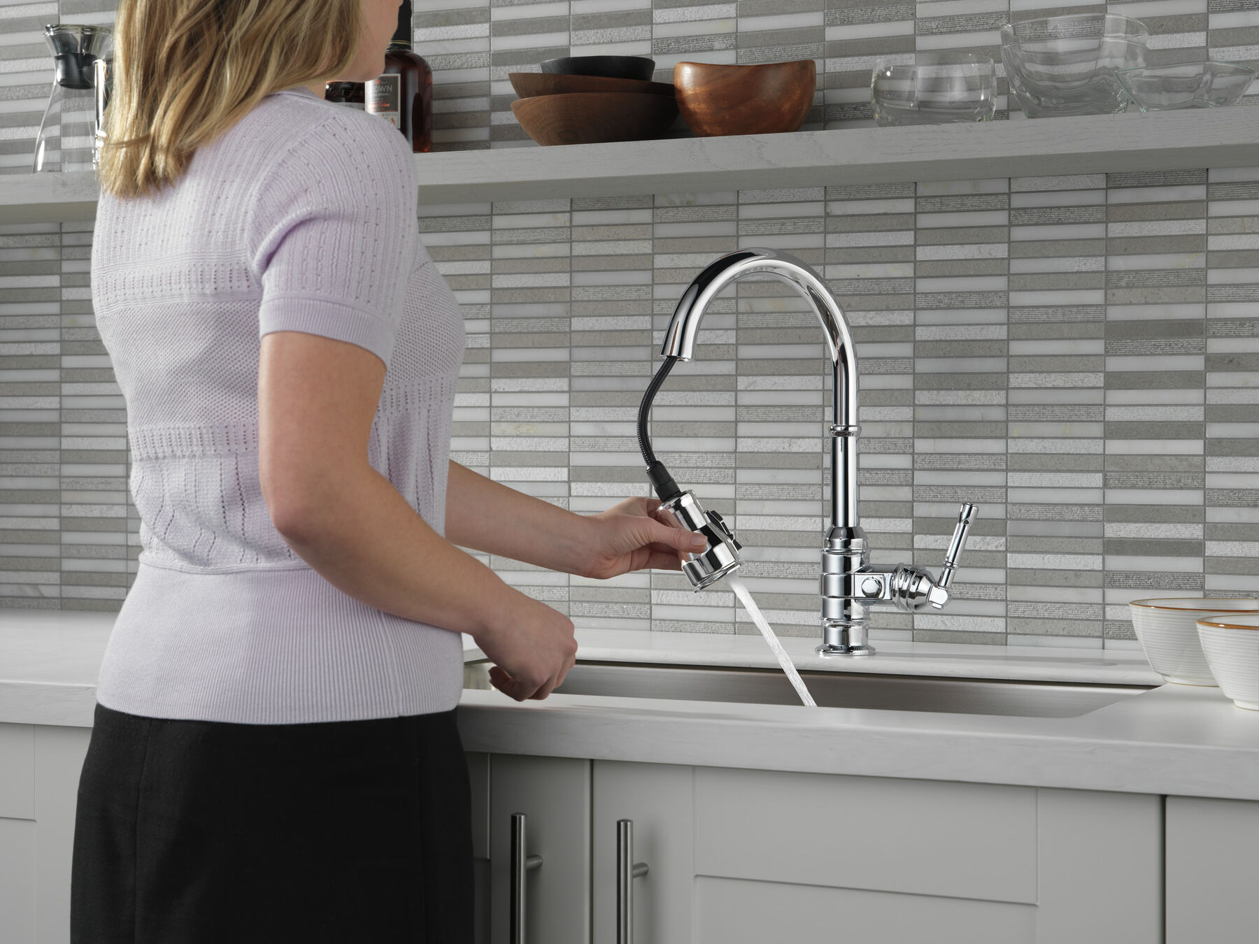 Single Handle Pull-Down Kitchen Faucet in Chrome — thumbnail 3