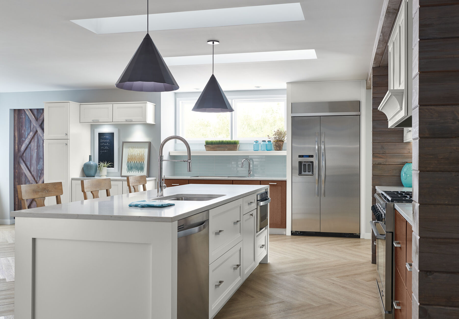 Single-Handle Pull-Down Spring Kitchen Faucet in Chrome — thumbnail 3