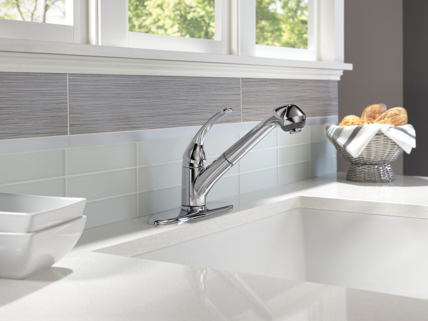 Single Handle Pull-Out Kitchen Faucet in Chrome B4310LF — thumbnail 3