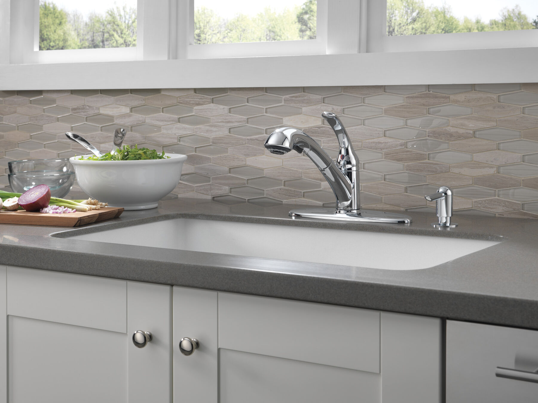 Single Handle Pull-Out Kitchen Faucet with Soap Dispenser in Chrome — thumbnail 2