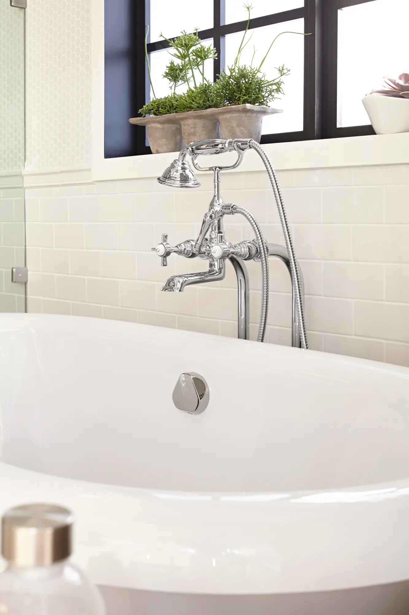 Traditional Floor Mount Bathtub Faucet with landfair Cross Handles — thumbnail 2