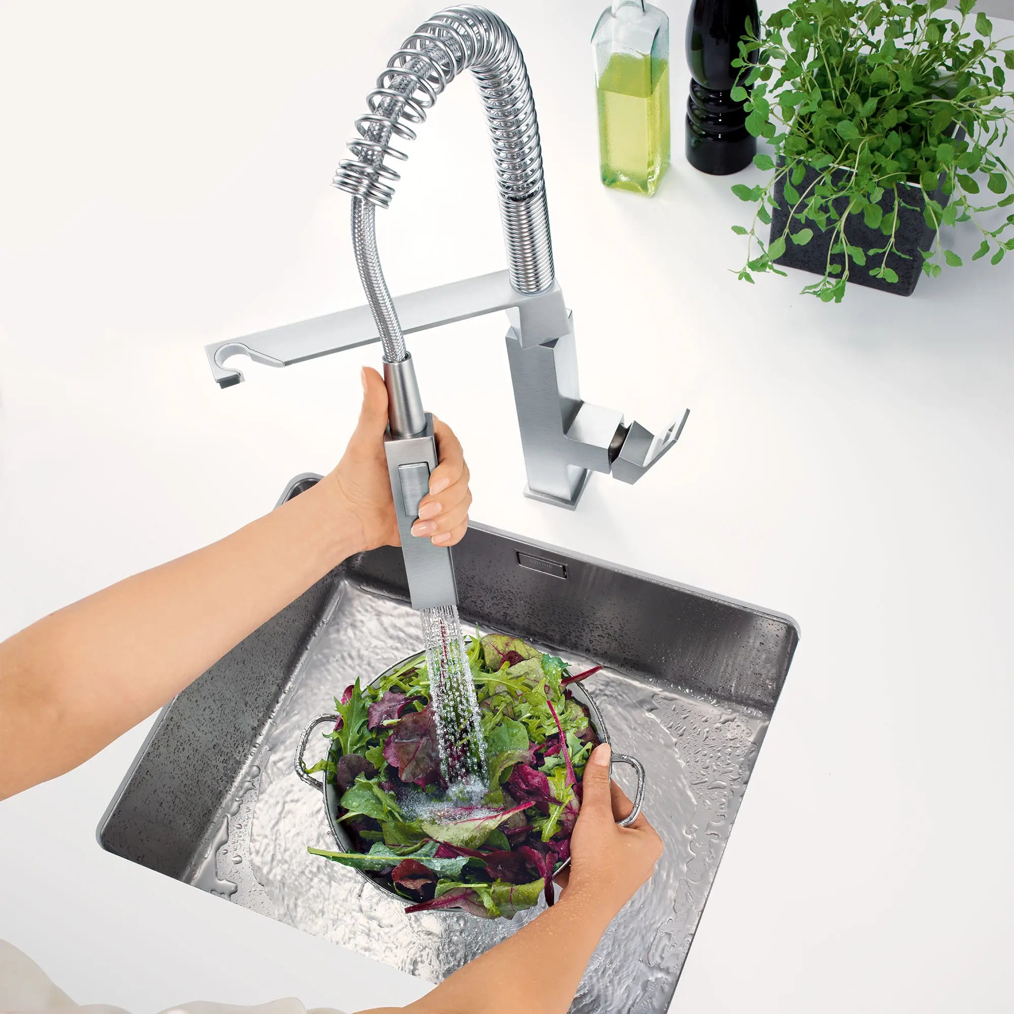 Eurocube Single-Handle Semi-Pro Dual Spray Kitchen Faucet 1.75 GPM (6.6 L/min) — thumbnail 3