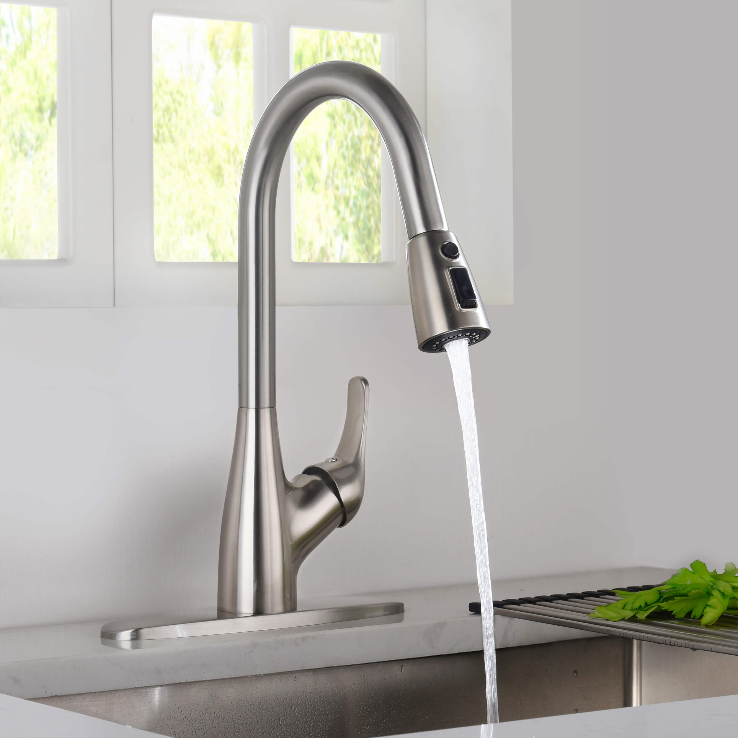 Single Handle Pull Down Kitchen Faucet - F101 — thumbnail 2