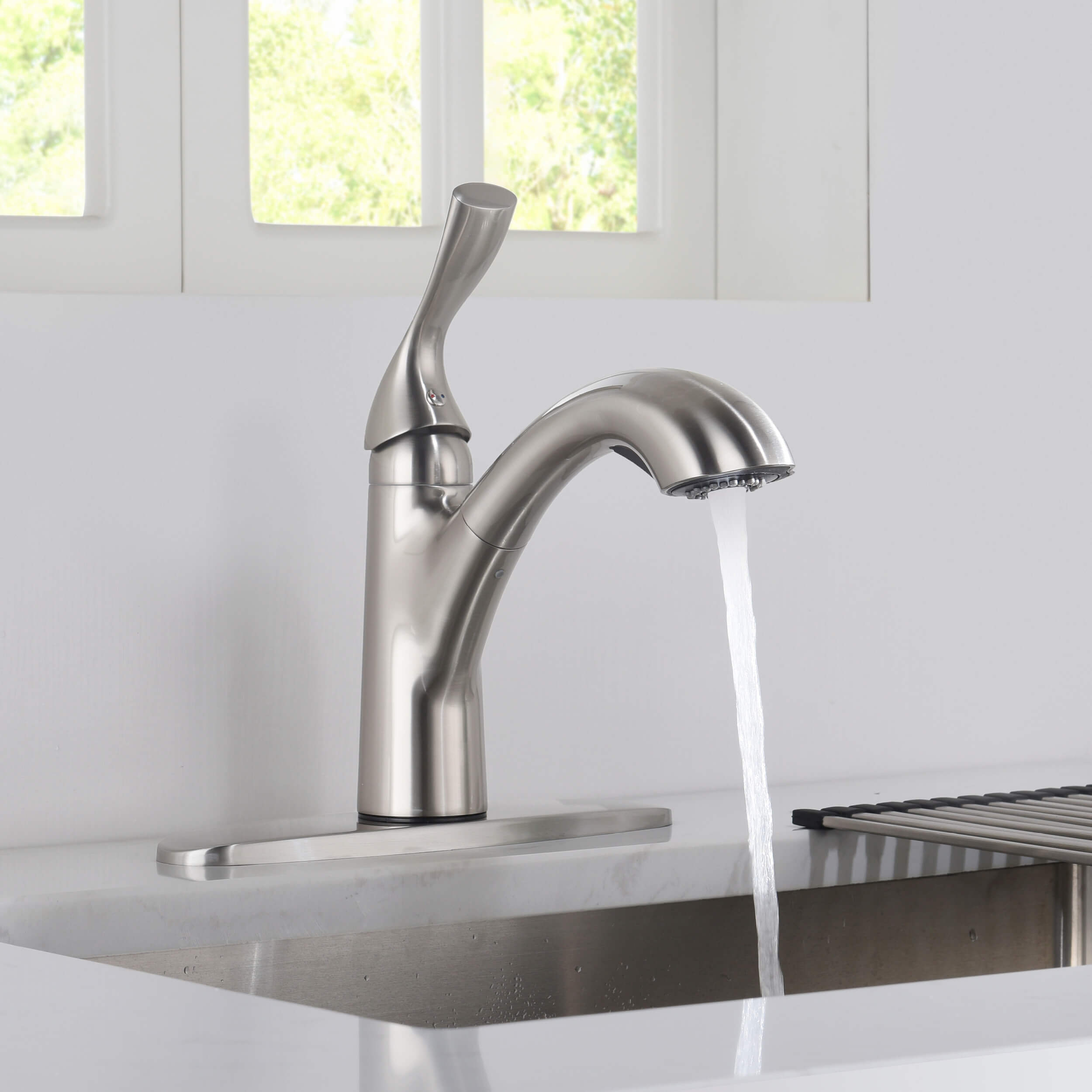 Single Handle Pull Out Kitchen Faucet - F103 — thumbnail 2