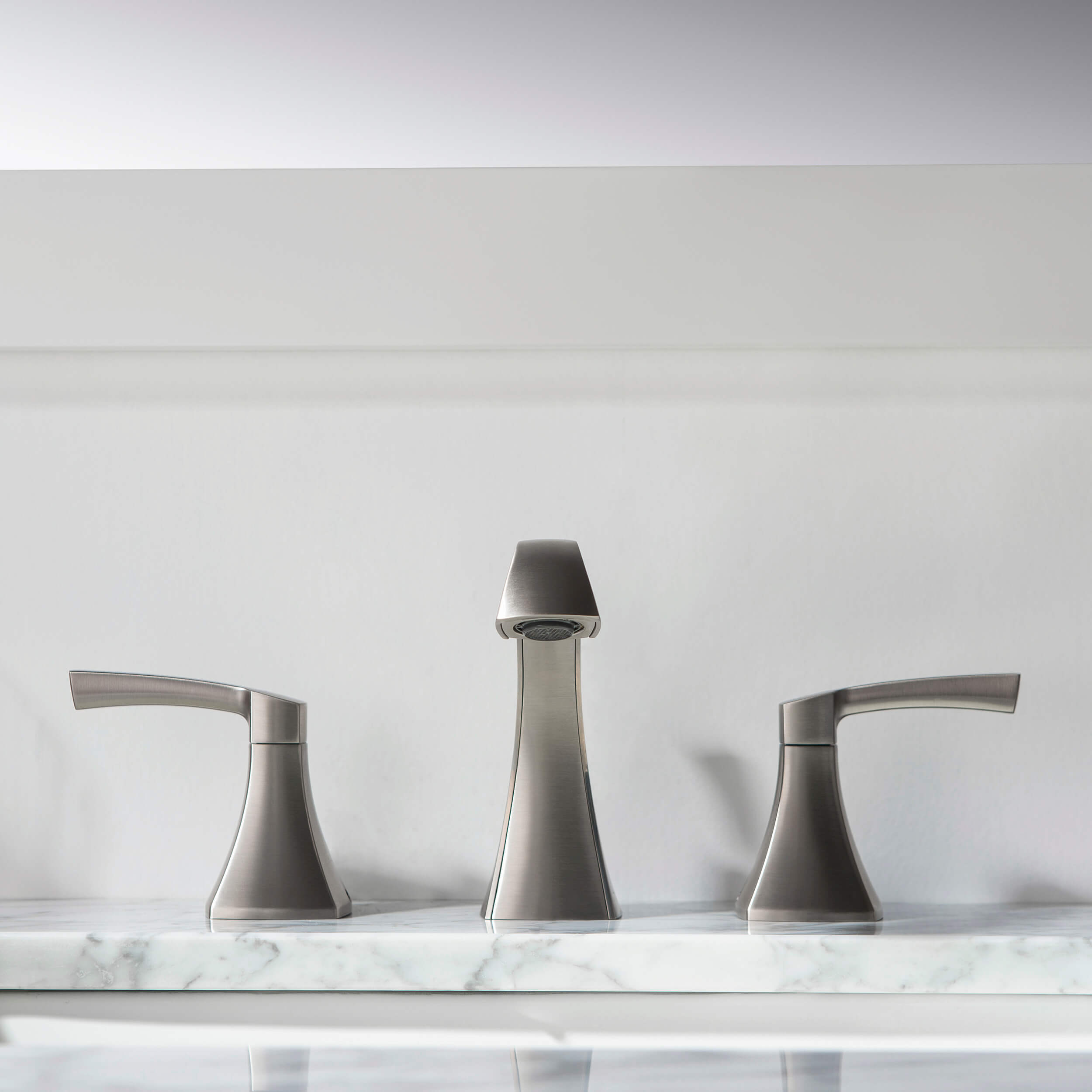 Pyramid Bathroom Sink 8" Widespread Faucet with Drain Assembly  KBF1014 — thumbnail 3