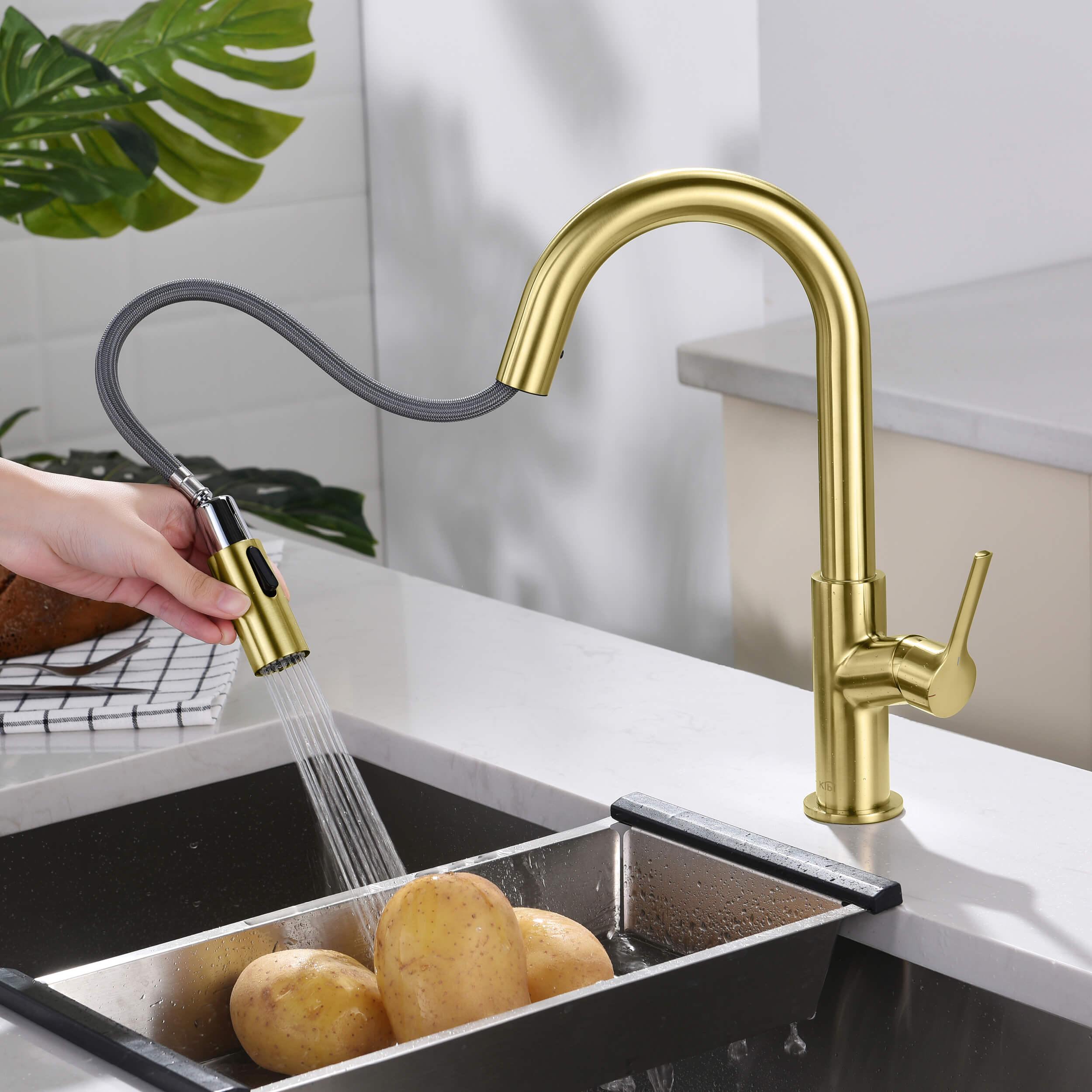 Fusion Single Handle Pull Down Kitchen & Bar Sink Faucet - KKF2017 — thumbnail 3