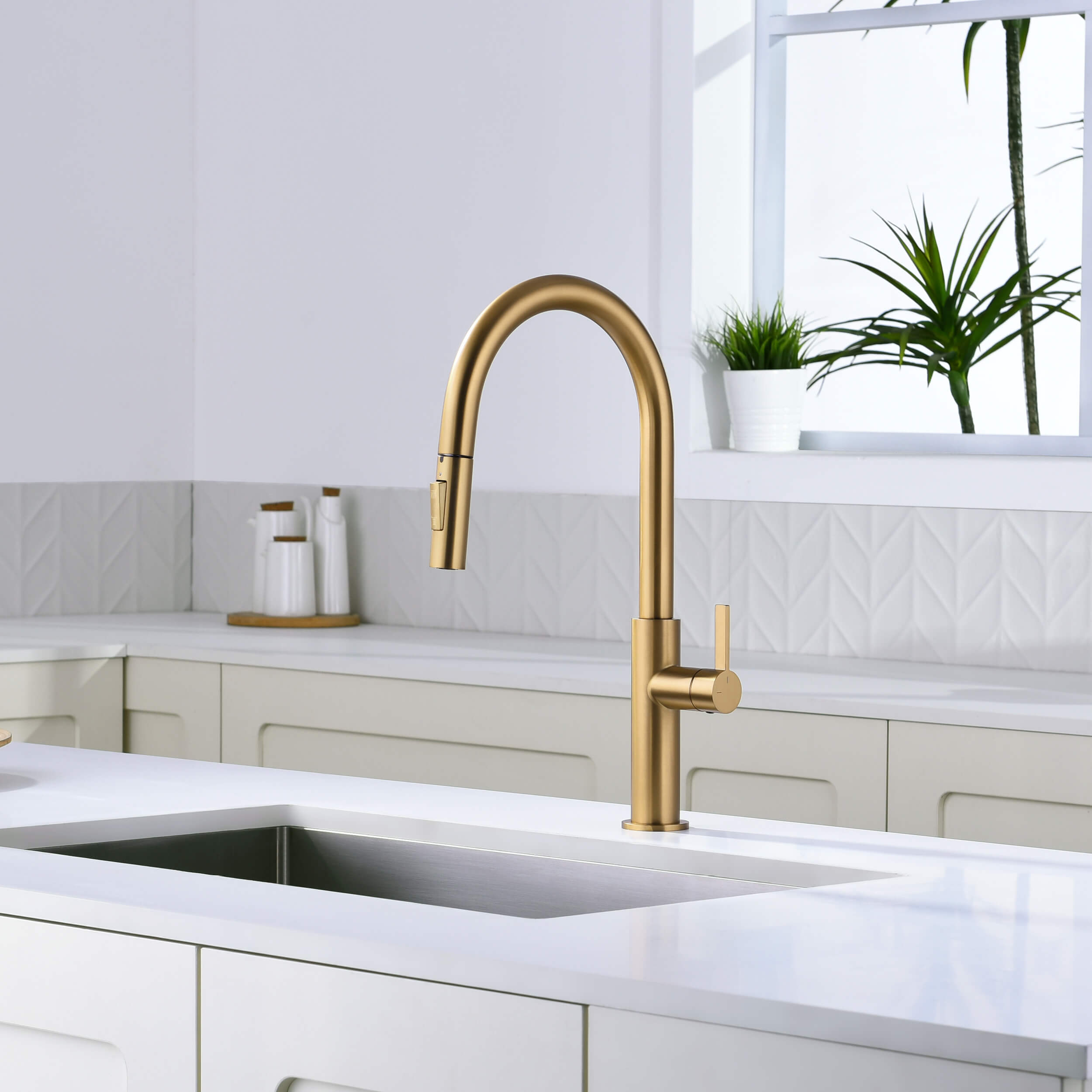 Novo Single Handle Pull Down Kitchen Faucet - KKF2019 — thumbnail 2