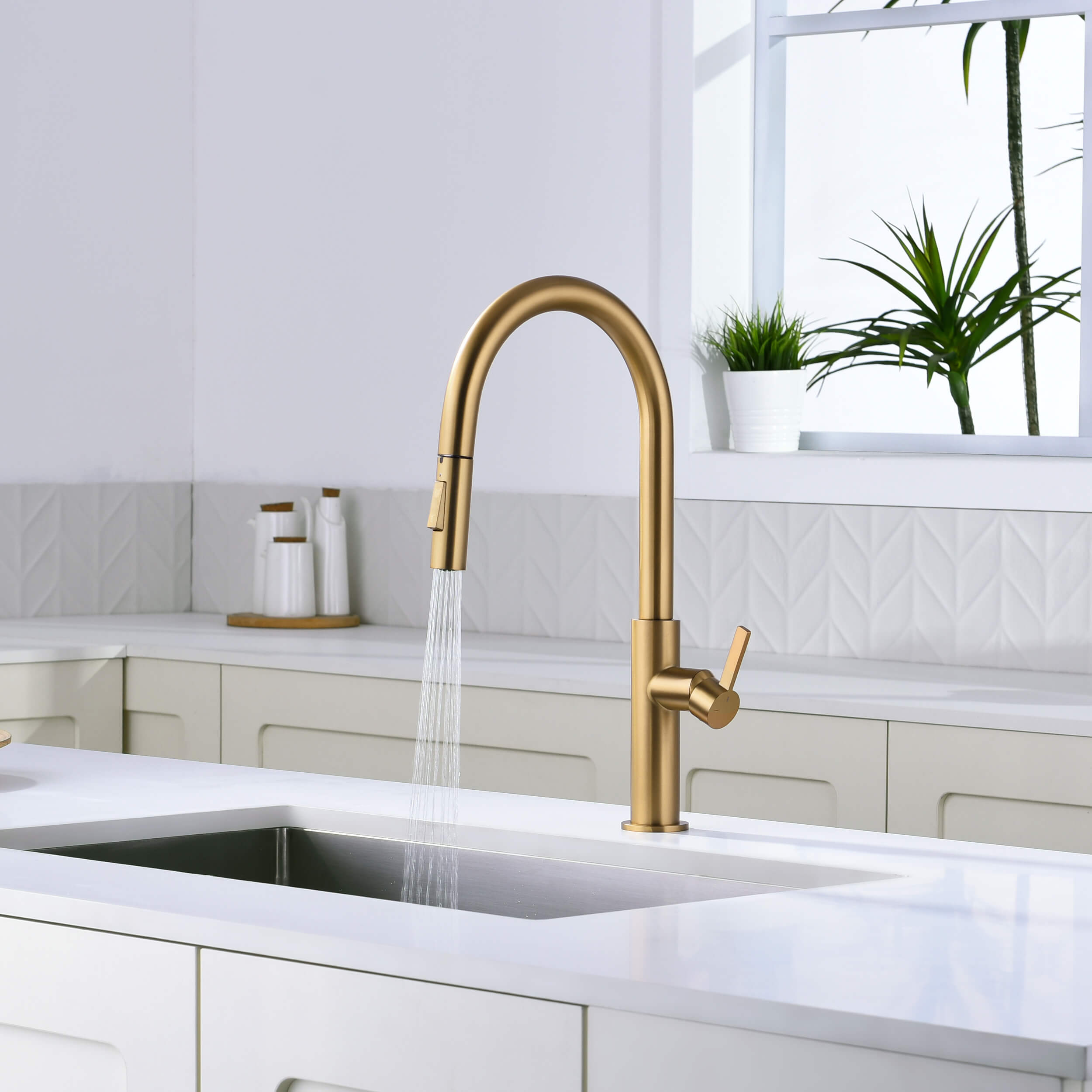 Novo Single Handle Pull Down Kitchen Faucet - KKF2019 — thumbnail 3