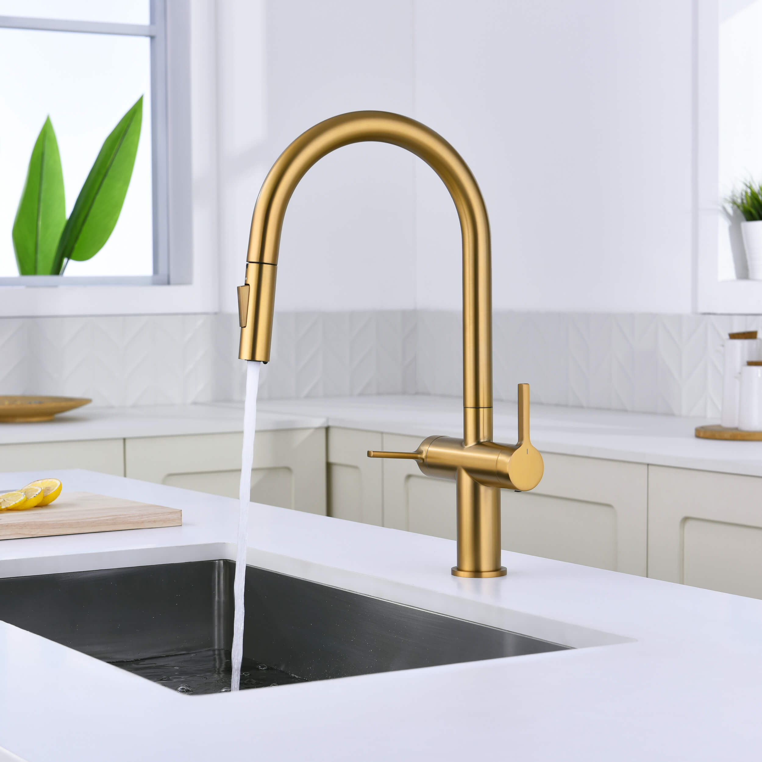 Novo Single Hole Two Handle Pull Down Kitchen Faucet - KKF2020 — thumbnail 3