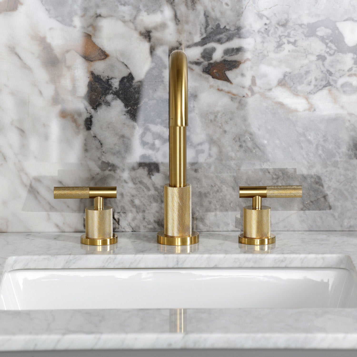 Kingston Sona FSC8923KNL - Convergent Two-Handle 3-Hole Deck Mount Widespread Bathroom Faucet with Knurled Handle and Brass Pop-Up, Brushed Brass — thumbnail 3