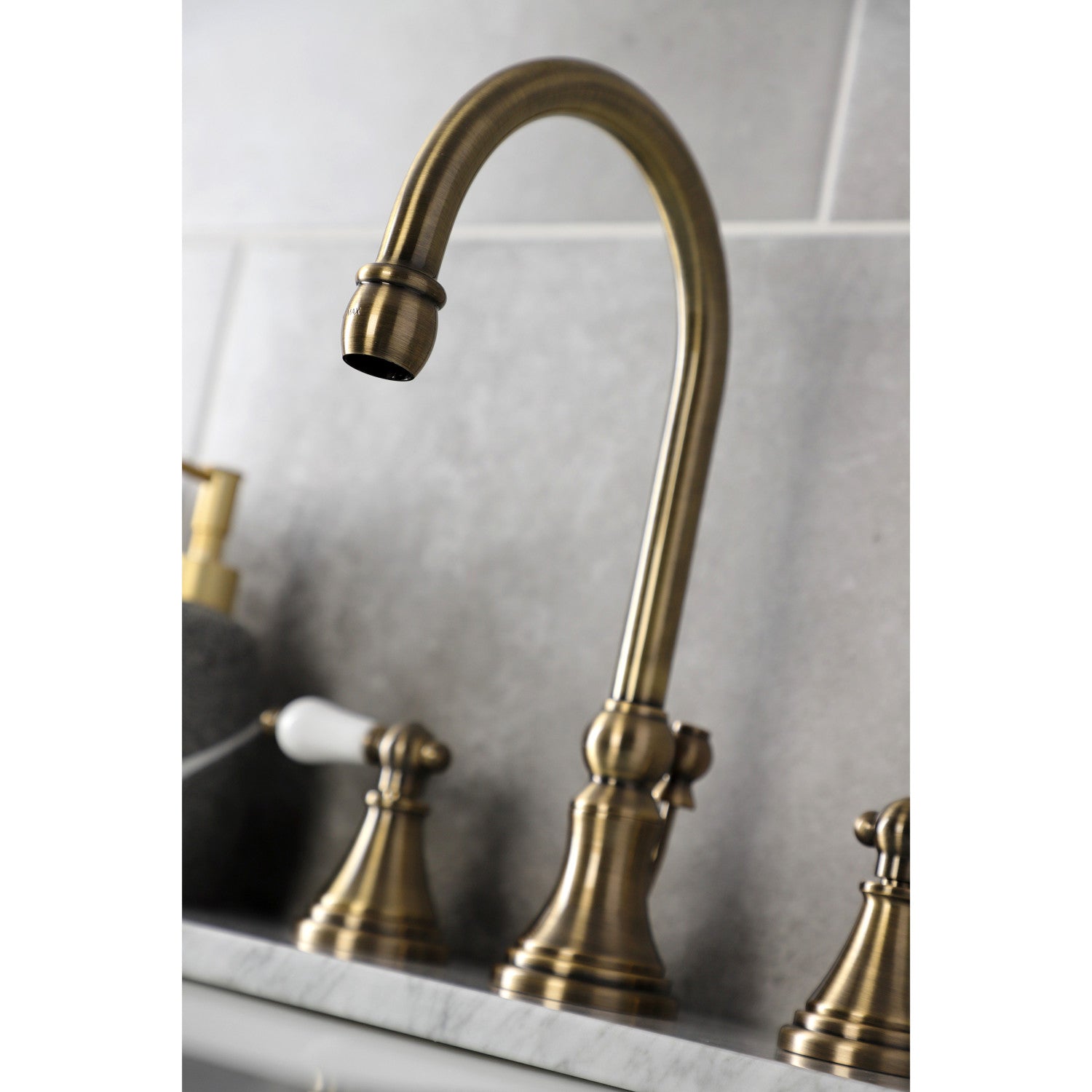 Kingston Tulare KS2983PL - Governor Two-Handle 3-Hole Deck Mount Widespread Bathroom Faucet with Brass Pop-Up, Antique Brass — thumbnail 2